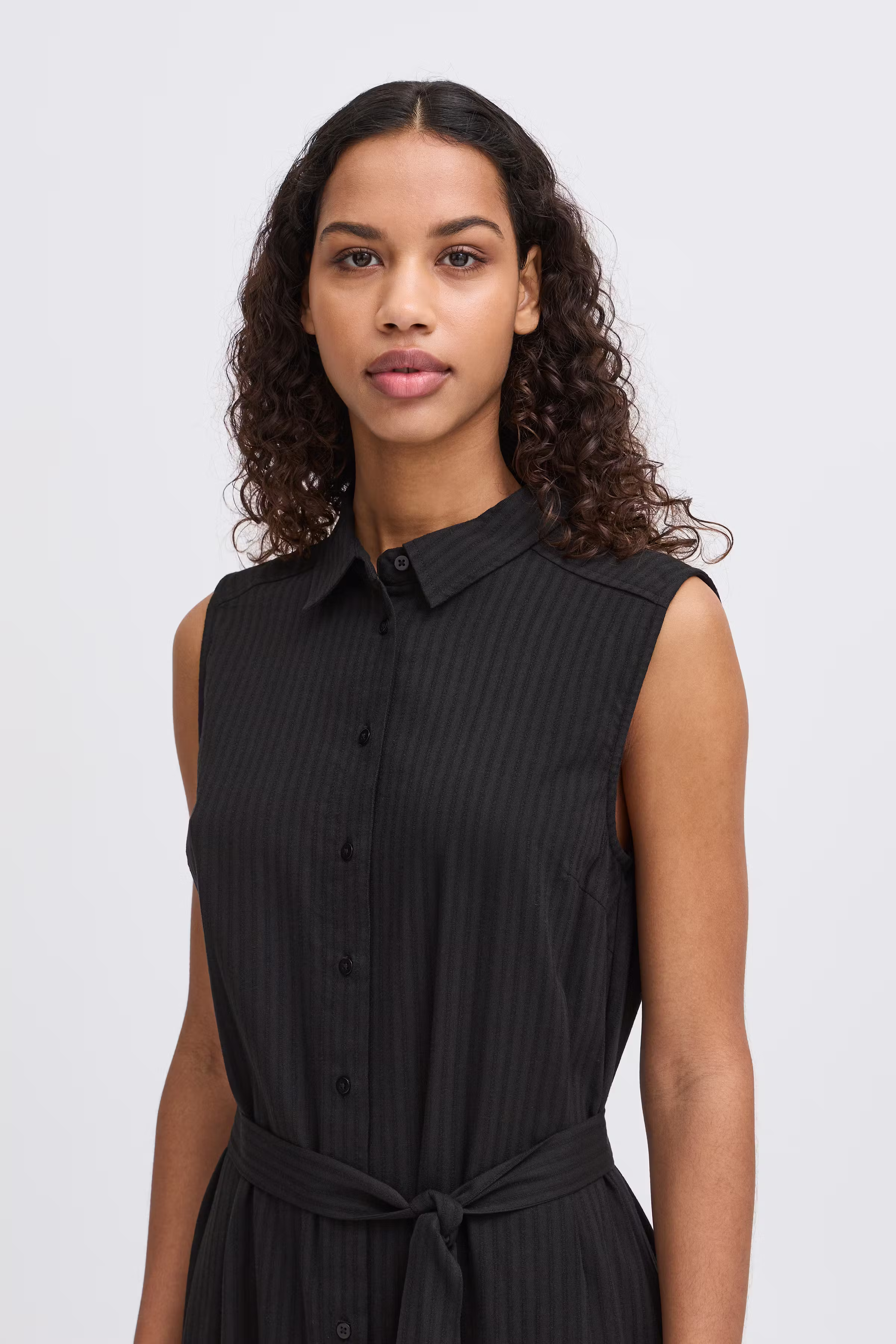 IHMARILA Kjole LOOKBOOK DETAIL 20122863-194008