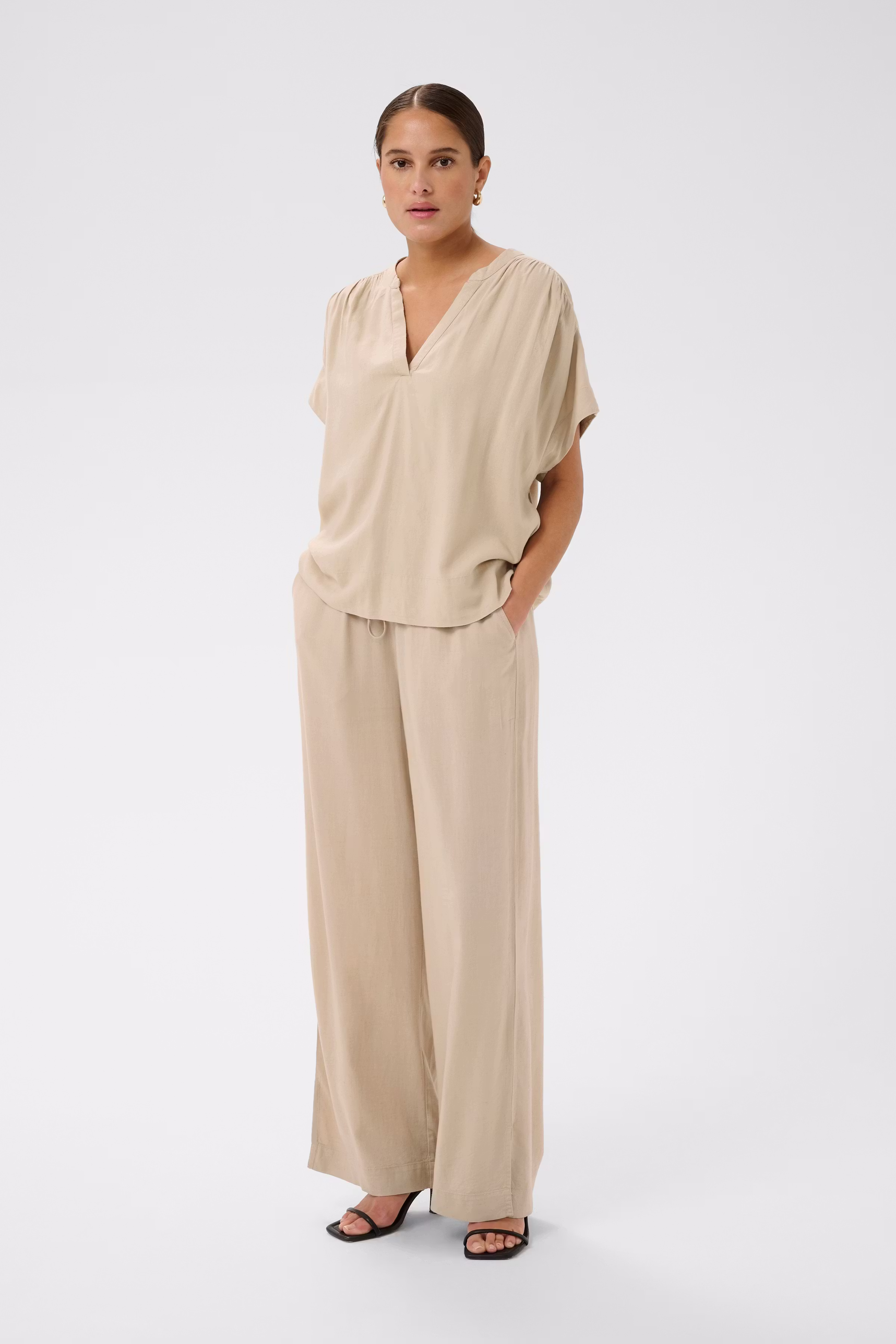 KAmilia Linen Top LOOKBOOK FRONT 10509670-151305