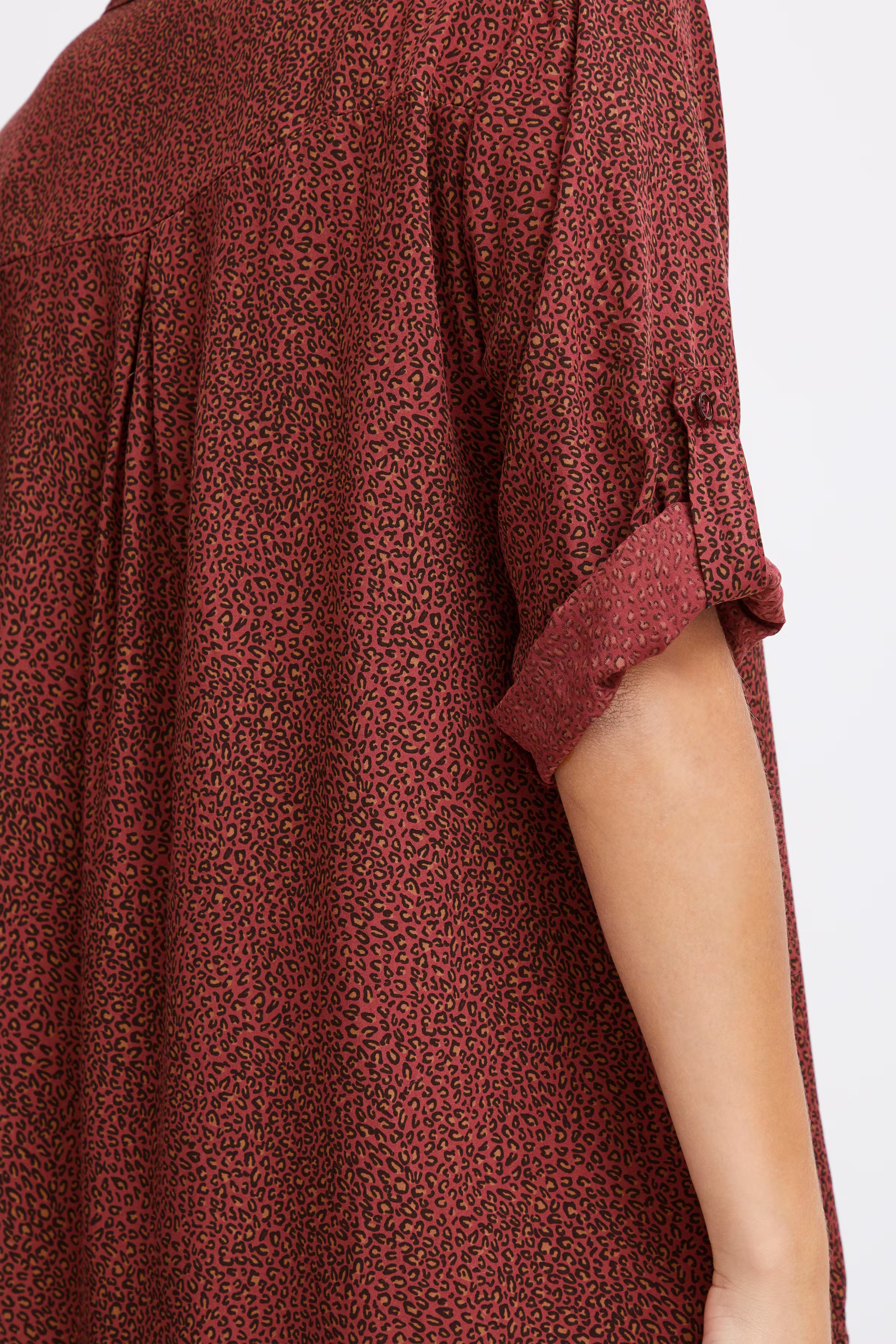 SBRAFIA Bluse LOOKBOOK DETAIL 22100341-191543