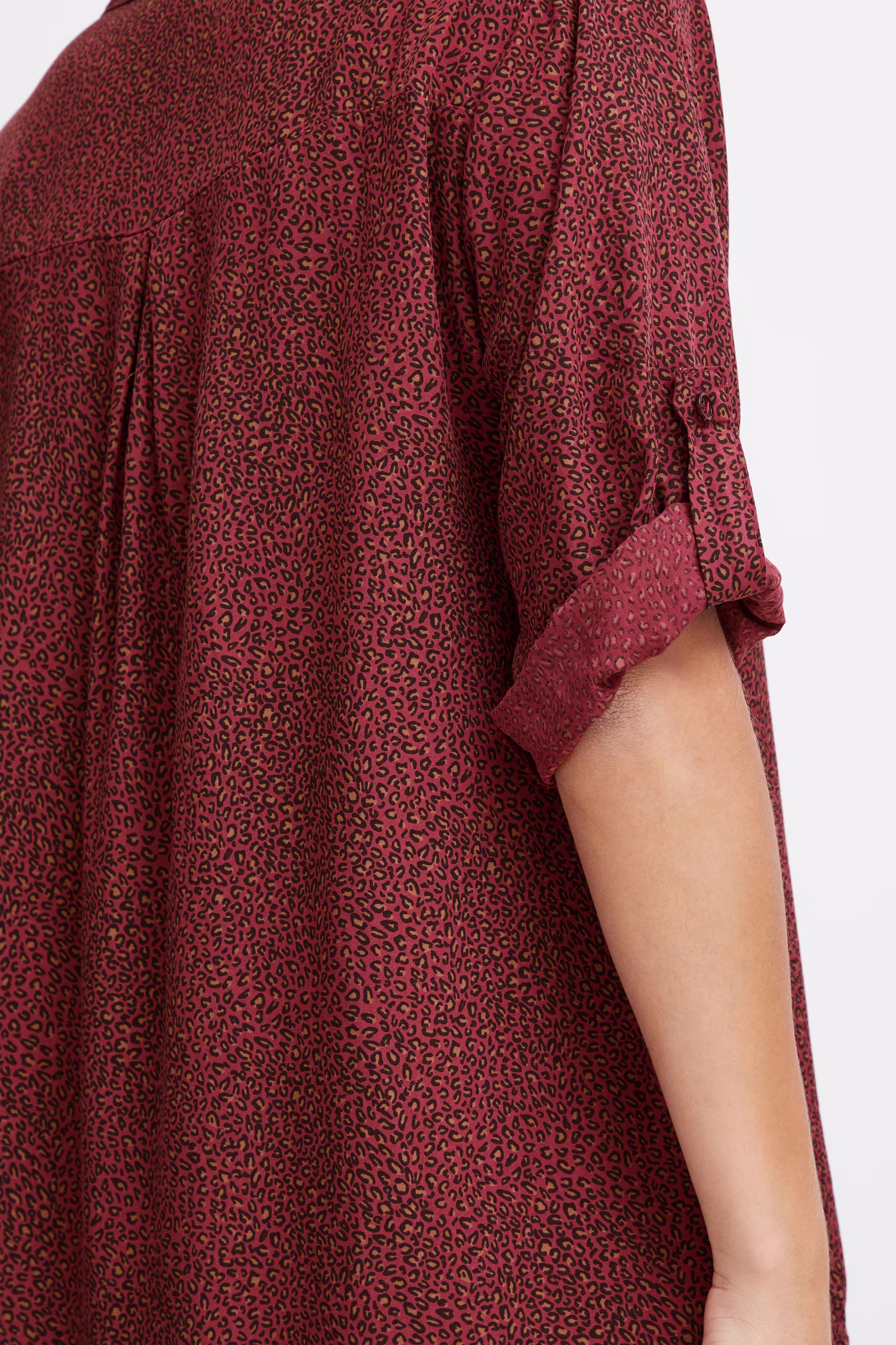 SBRAFIA Bluse LOOKBOOK DETAIL 22100341-191543