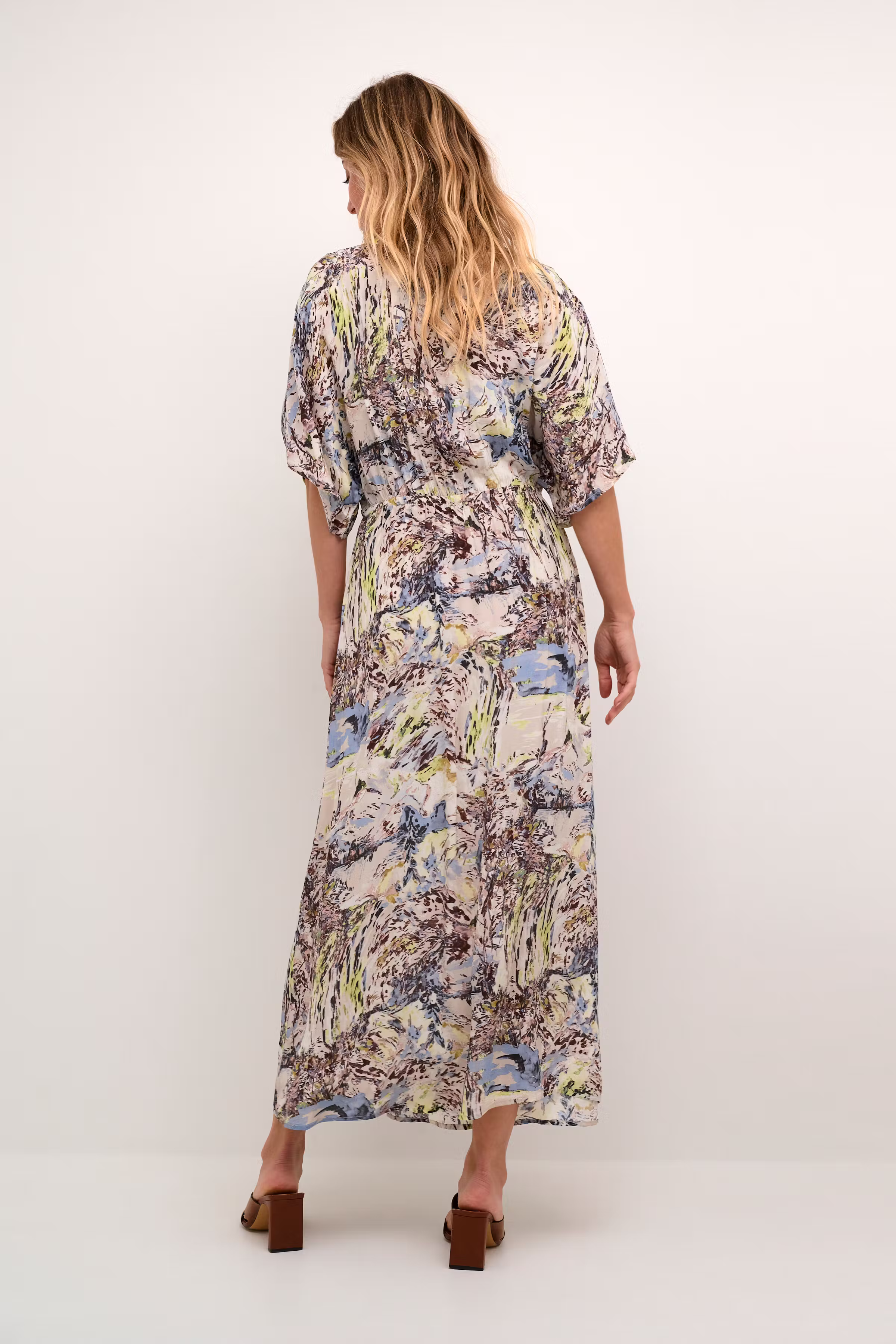 CRKimmi Robe LOOKBOOK BACK 10612645-106142