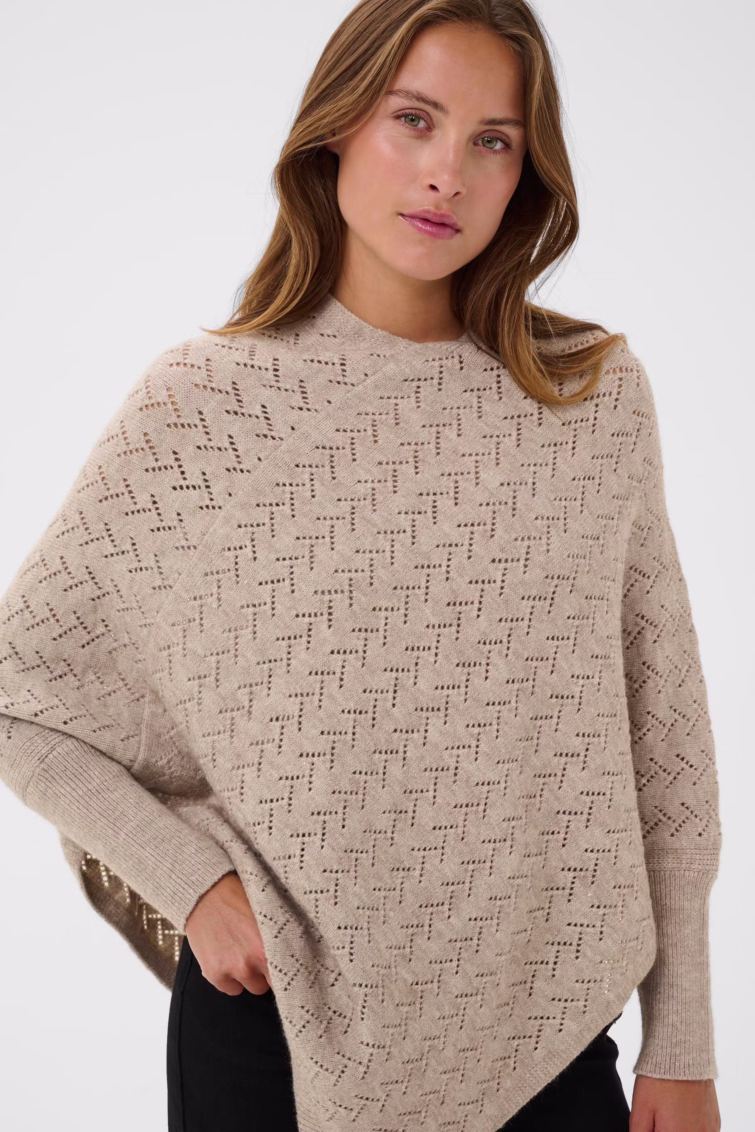 KAoline Poncho LOOKBOOK DETAIL 10510915-1513051