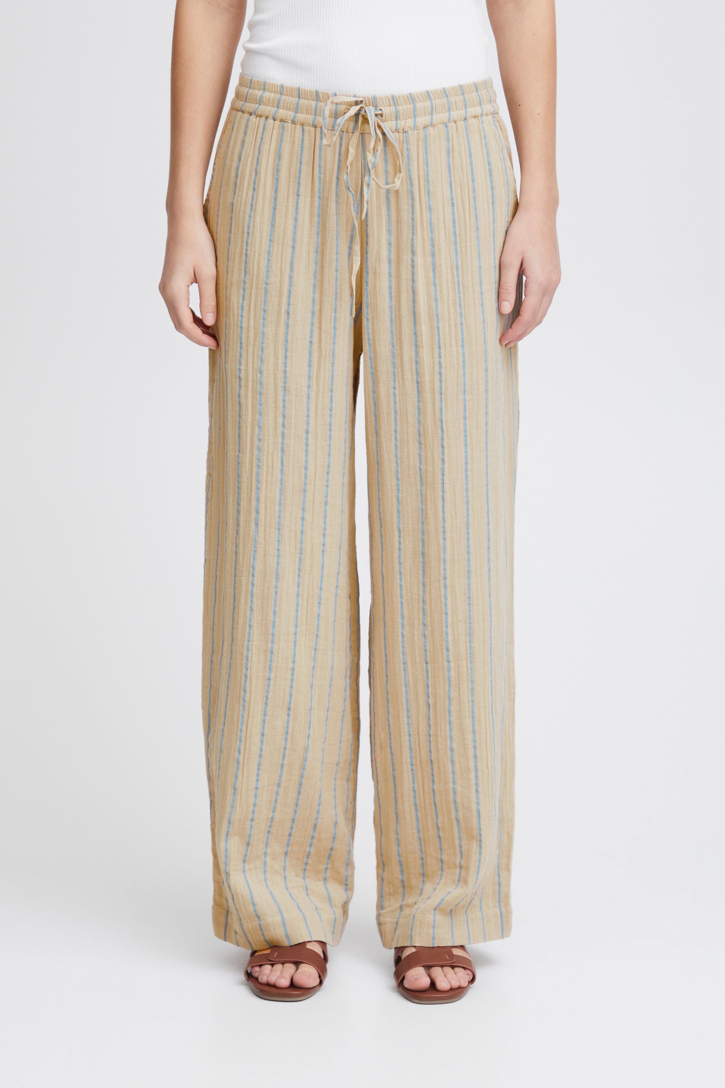 IAFOXA Hose LOOKBOOK FRONT 20121645-203320