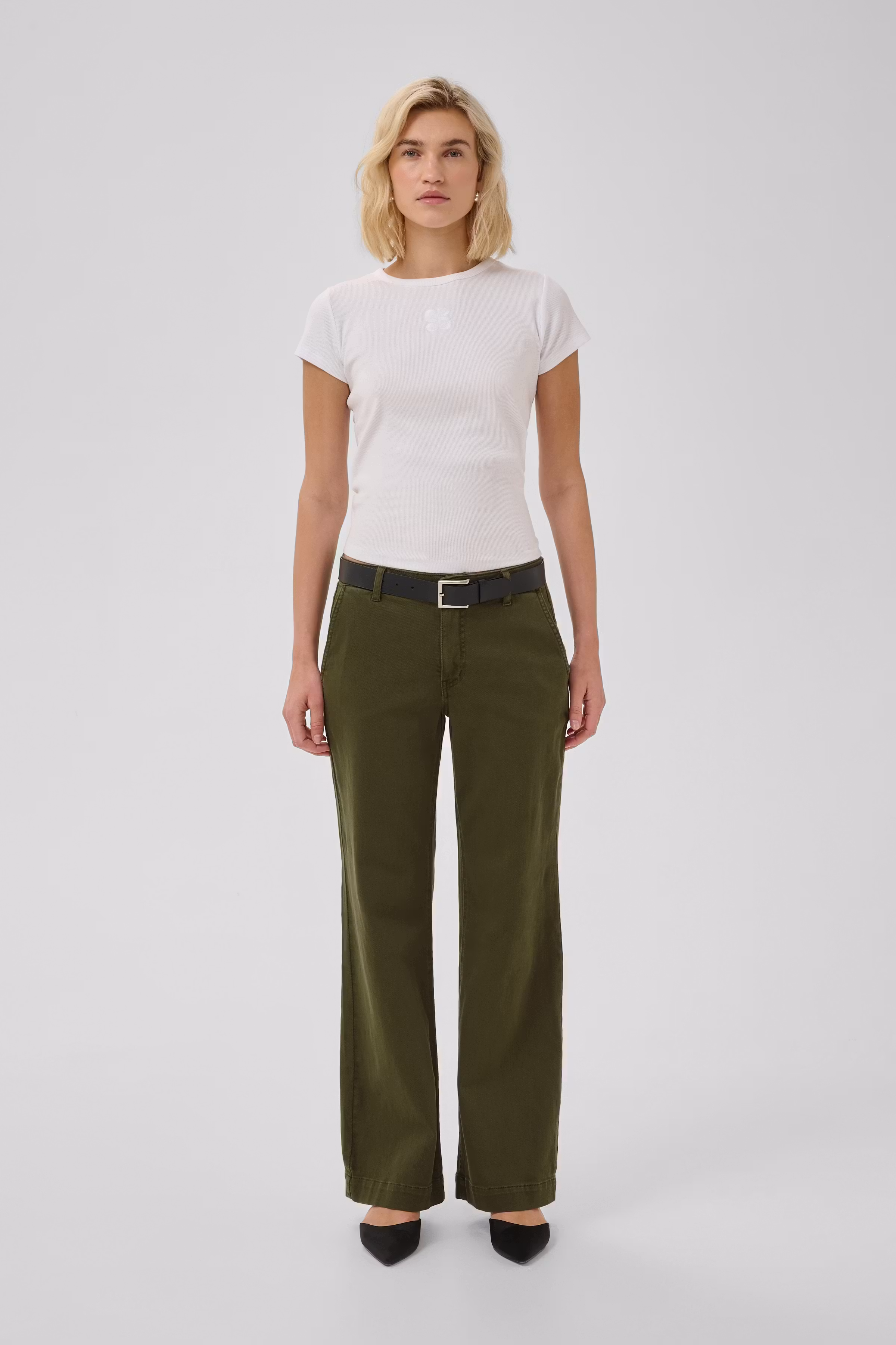 LaraMW Trousers LOOKBOOK FRONT 10705225-190515
