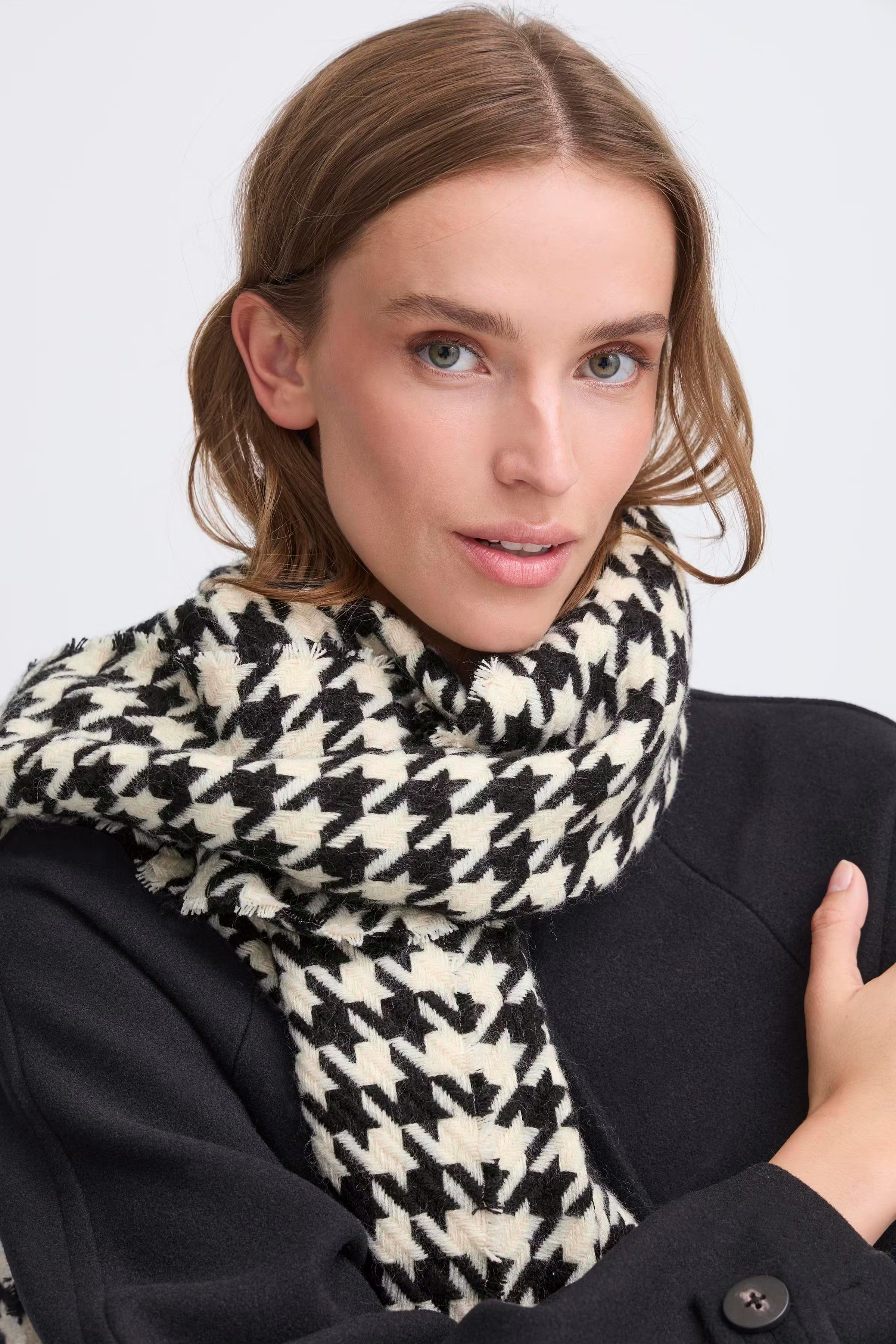 IAVANJA Skjerf LOOKBOOK FRONT 20117196-194008