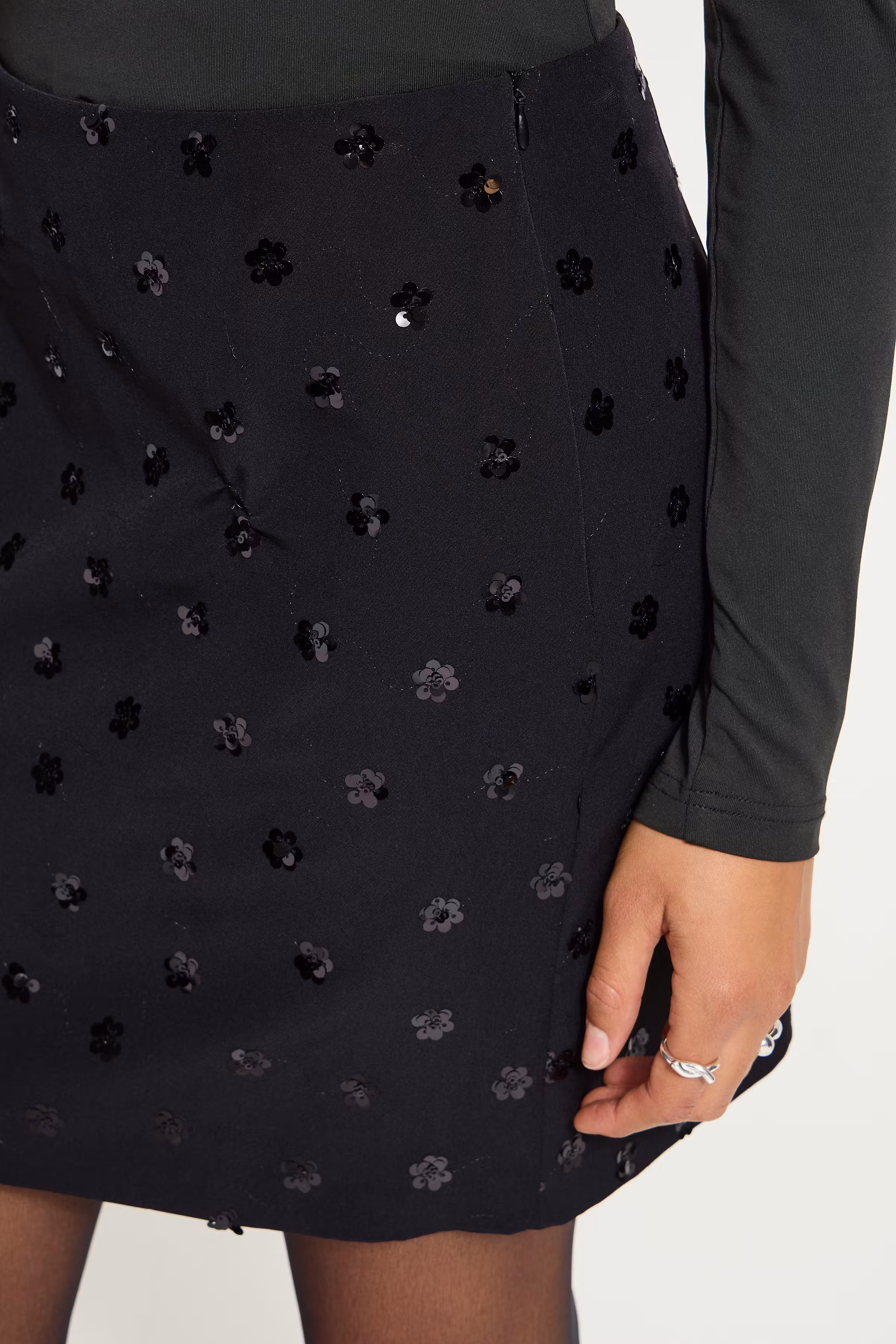 IHHARMONIA Skirt LOOKBOOK DETAIL 20127010-194008