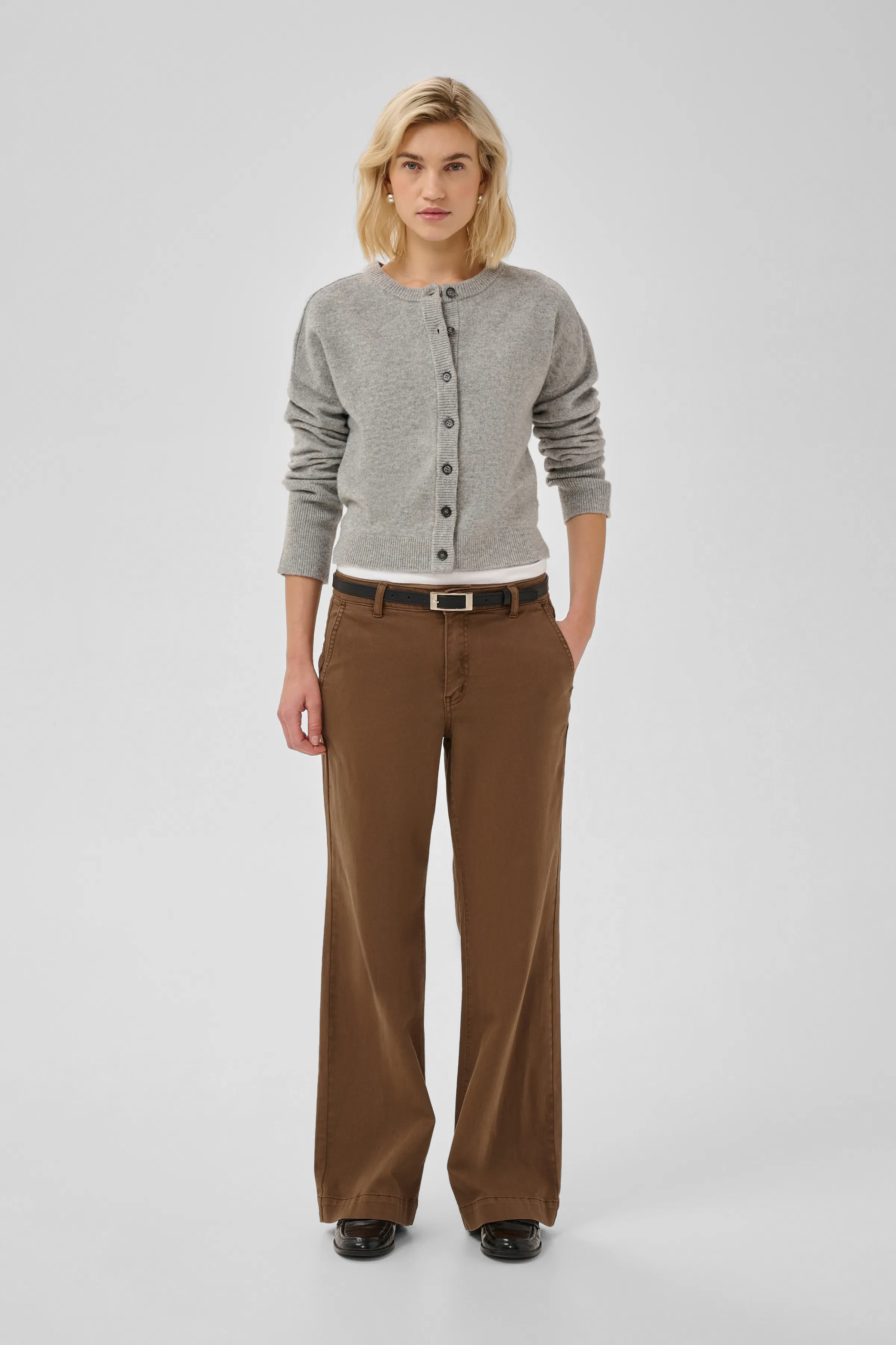 LaraMW Hose LOOKBOOK FRONT 10705225-181027