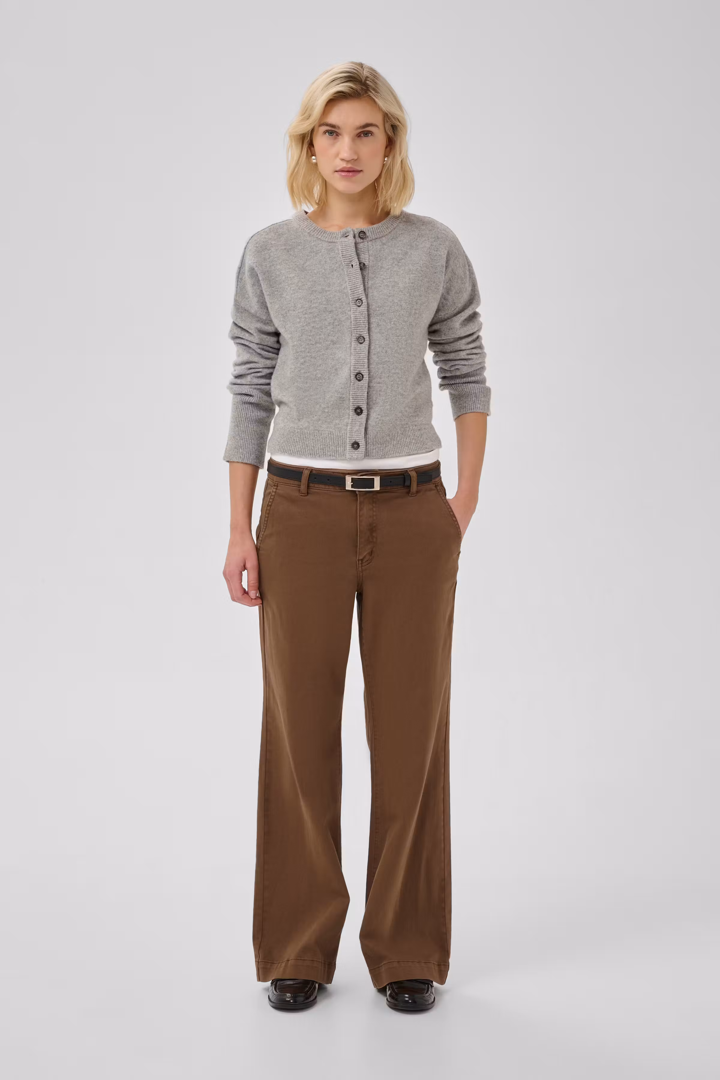LaraMW Byxor LOOKBOOK FRONT 10705225-181027