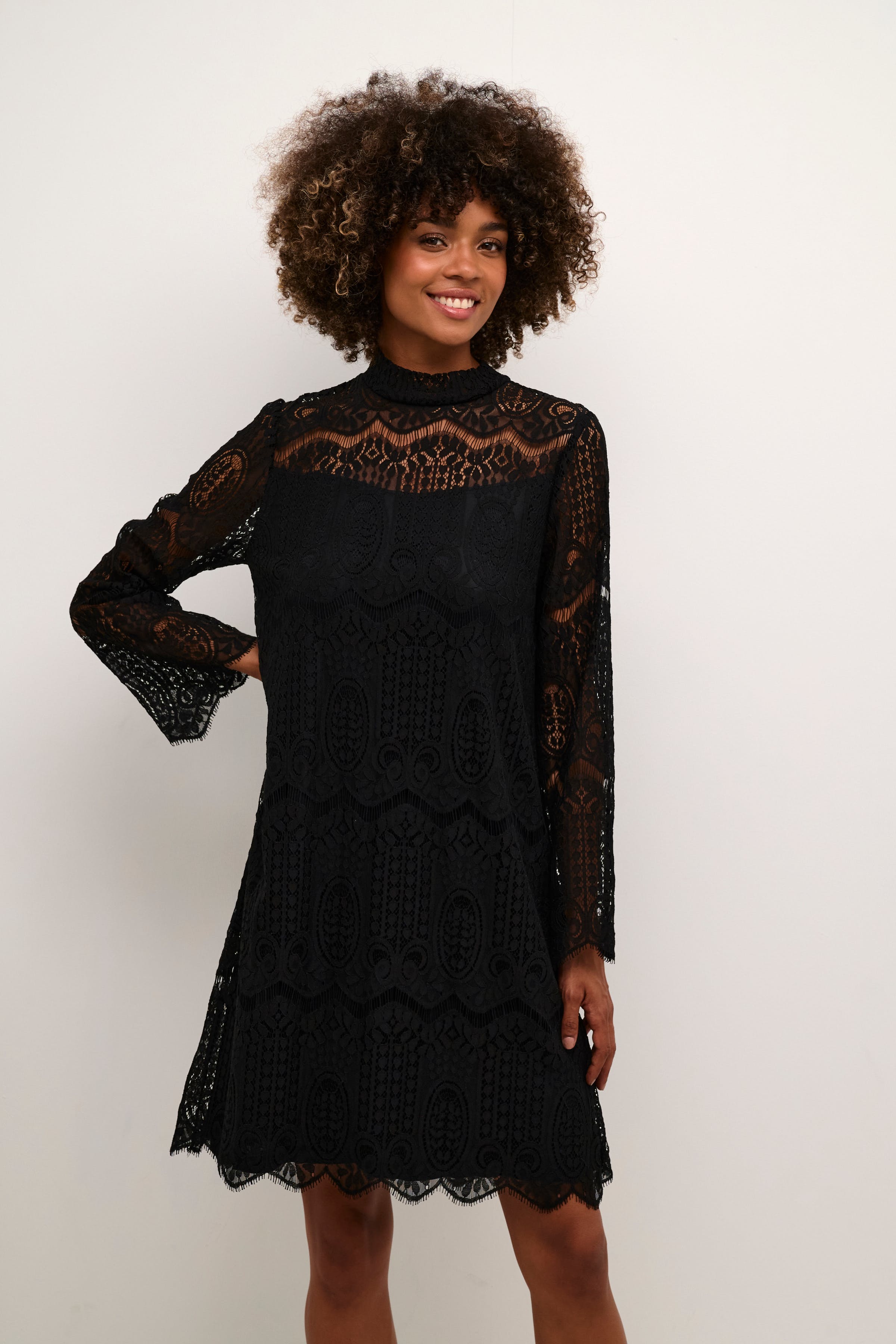 CUima Spitzenkleid LOOKBOOK FRONT 50111346-500012