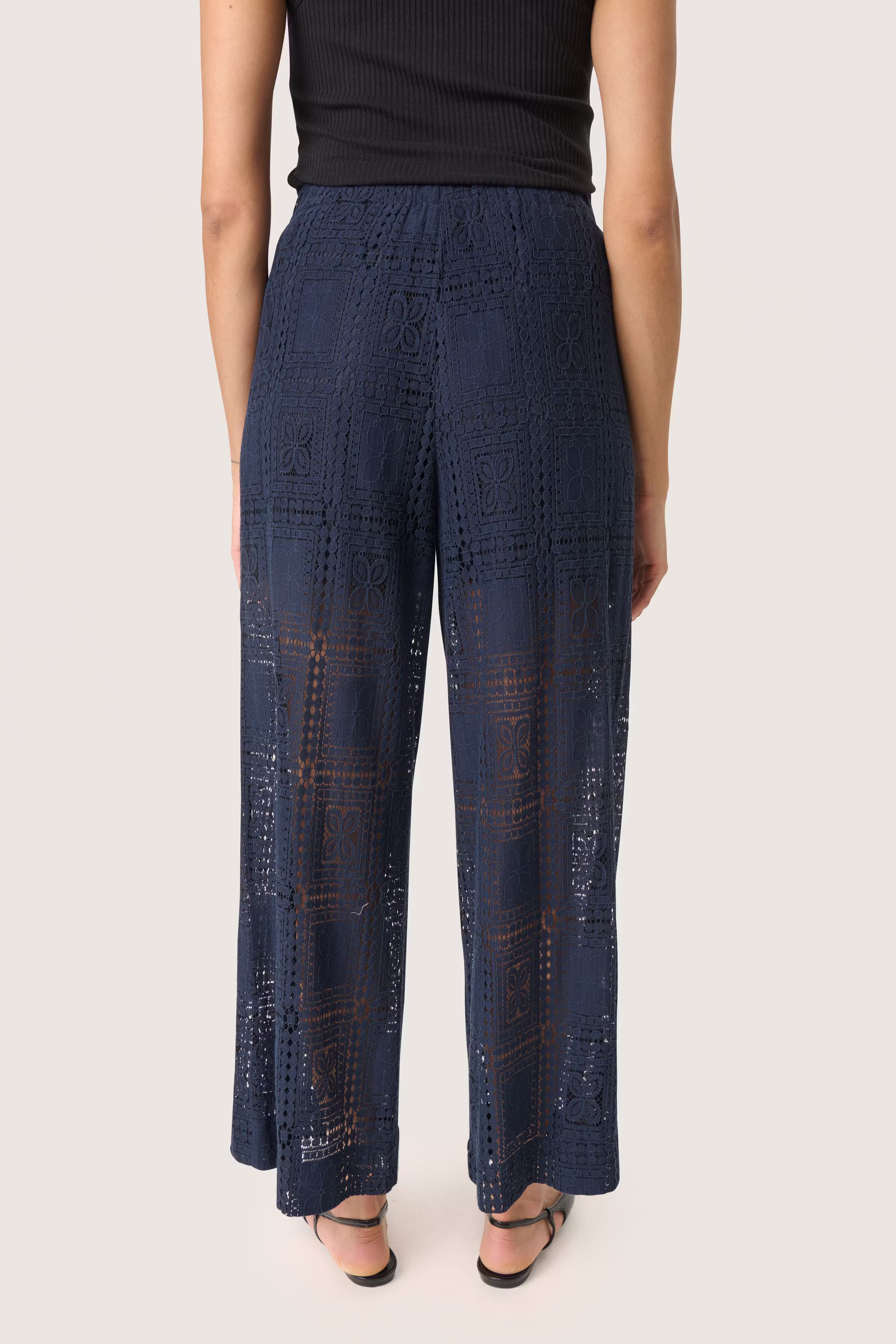 SLCoopelia Hose LOOKBOOK BACK 30408333-193924