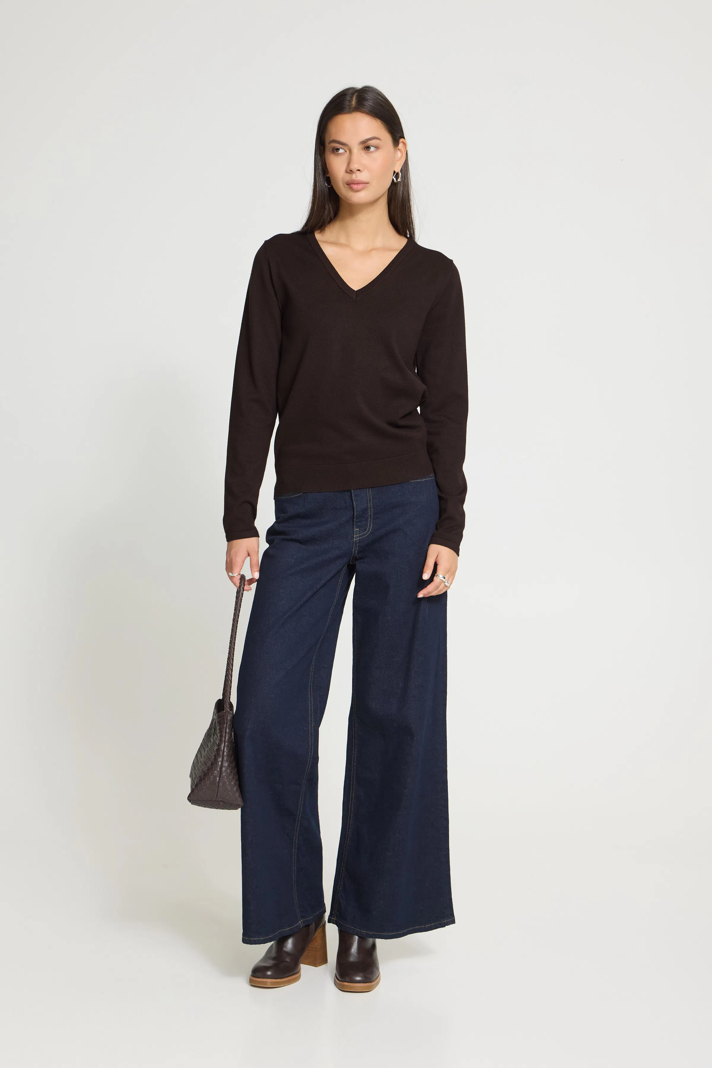 IHLULS V-Neck Pullover LOOKBOOK FRONT 20125815-191109