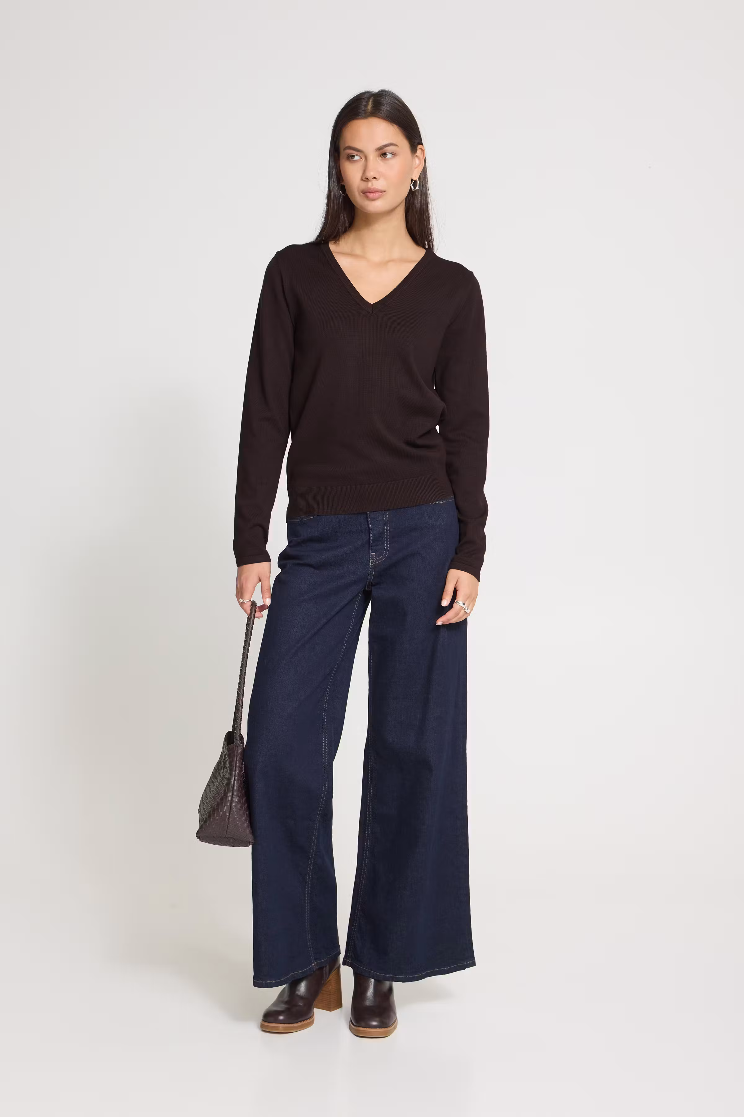 IHLULS V-Neck Pullover LOOKBOOK FRONT 20125815-191109