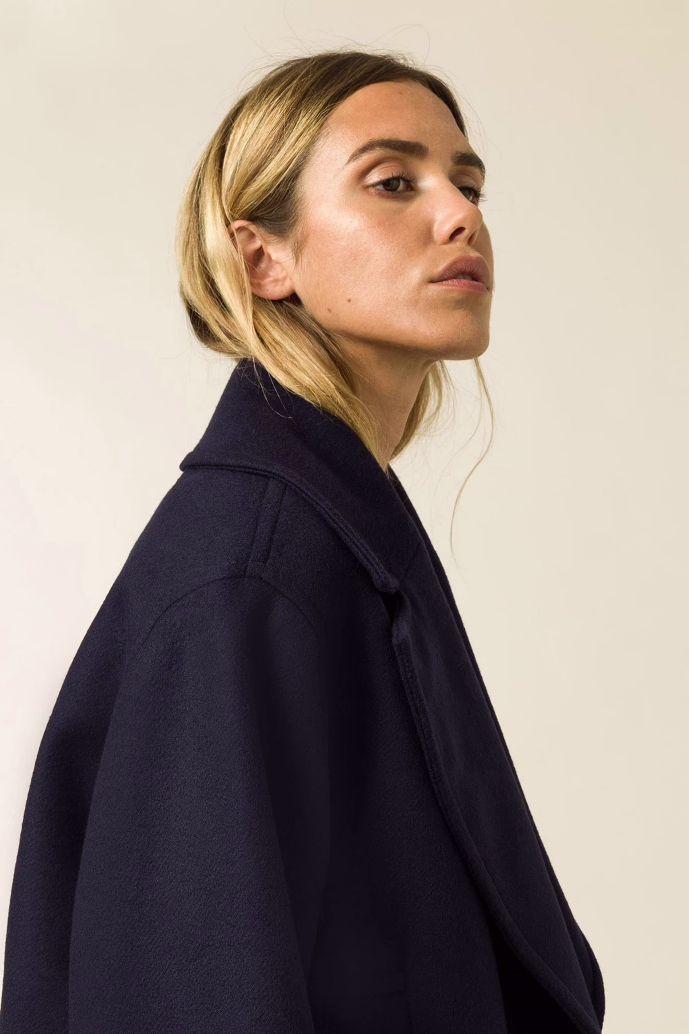 IOCARLY Mantel LOOKBOOK DETAIL 30600212-BL899