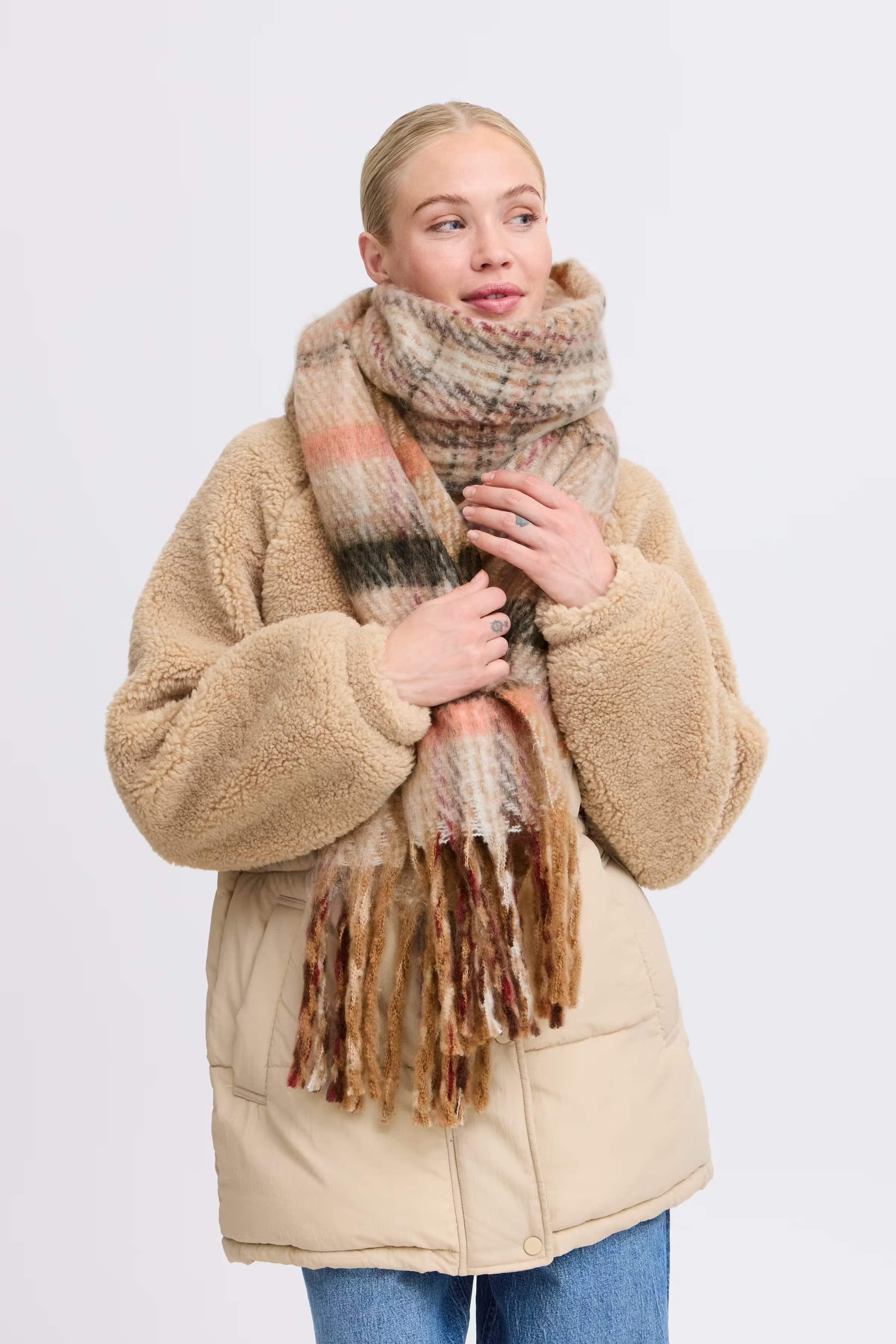 BAWILDE Skjerf LOOKBOOK FRONT 20815430-203342