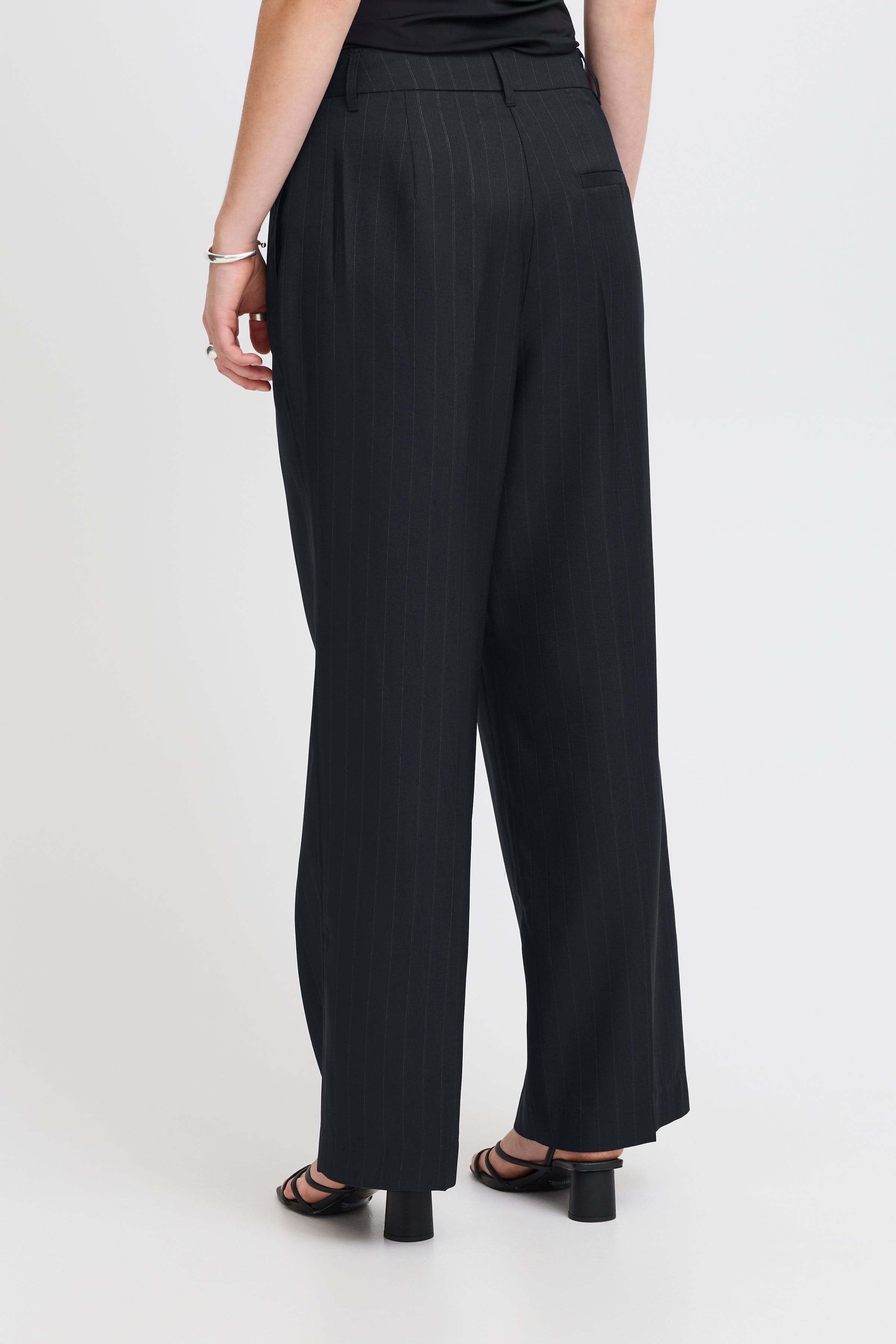 IHFIALO Hose LOOKBOOK BACK 20121828-203906