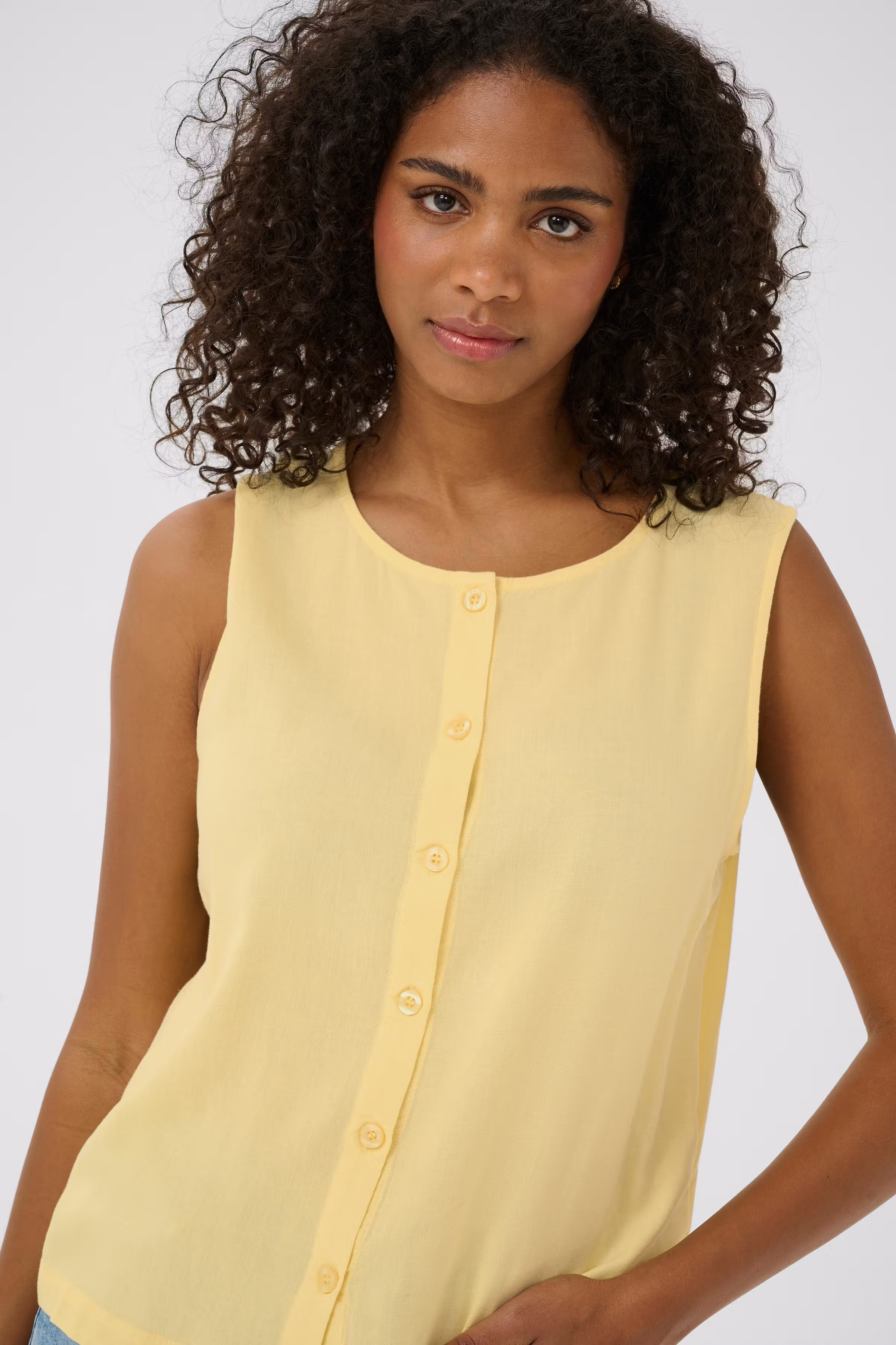 KAmilia Linen Blouse LOOKBOOK DETAIL 10510158-130922