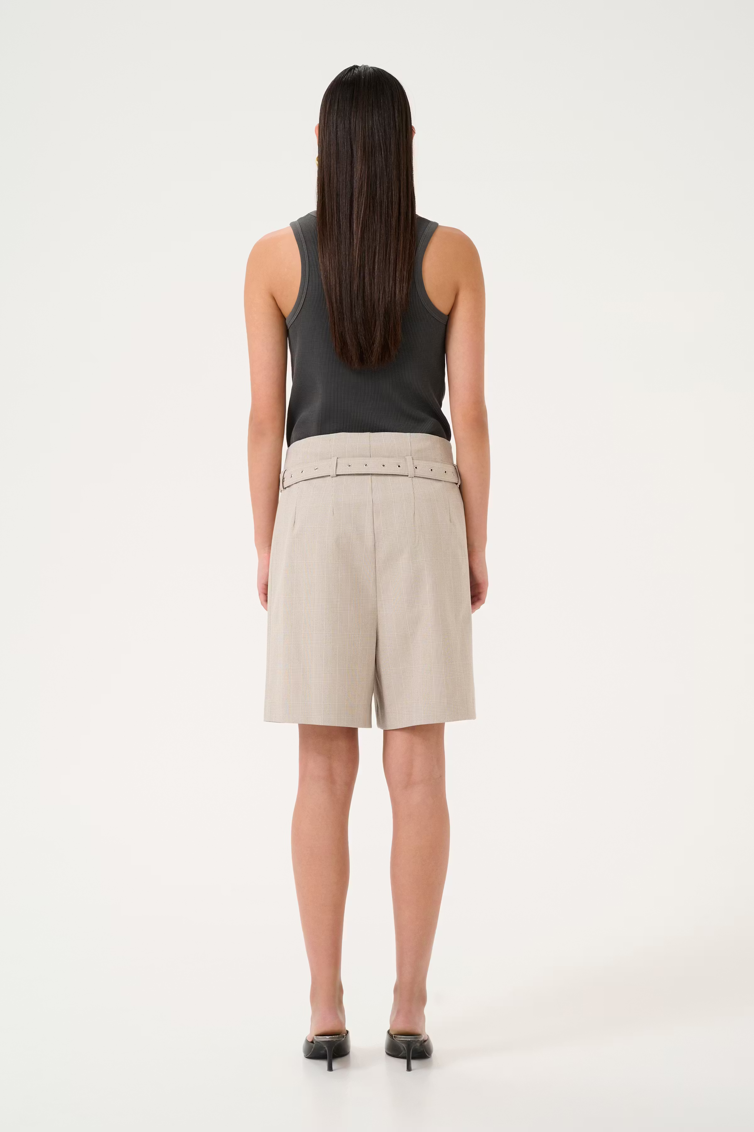 KBUbertha Shorts LOOKBOOK BACK 10105387-107402