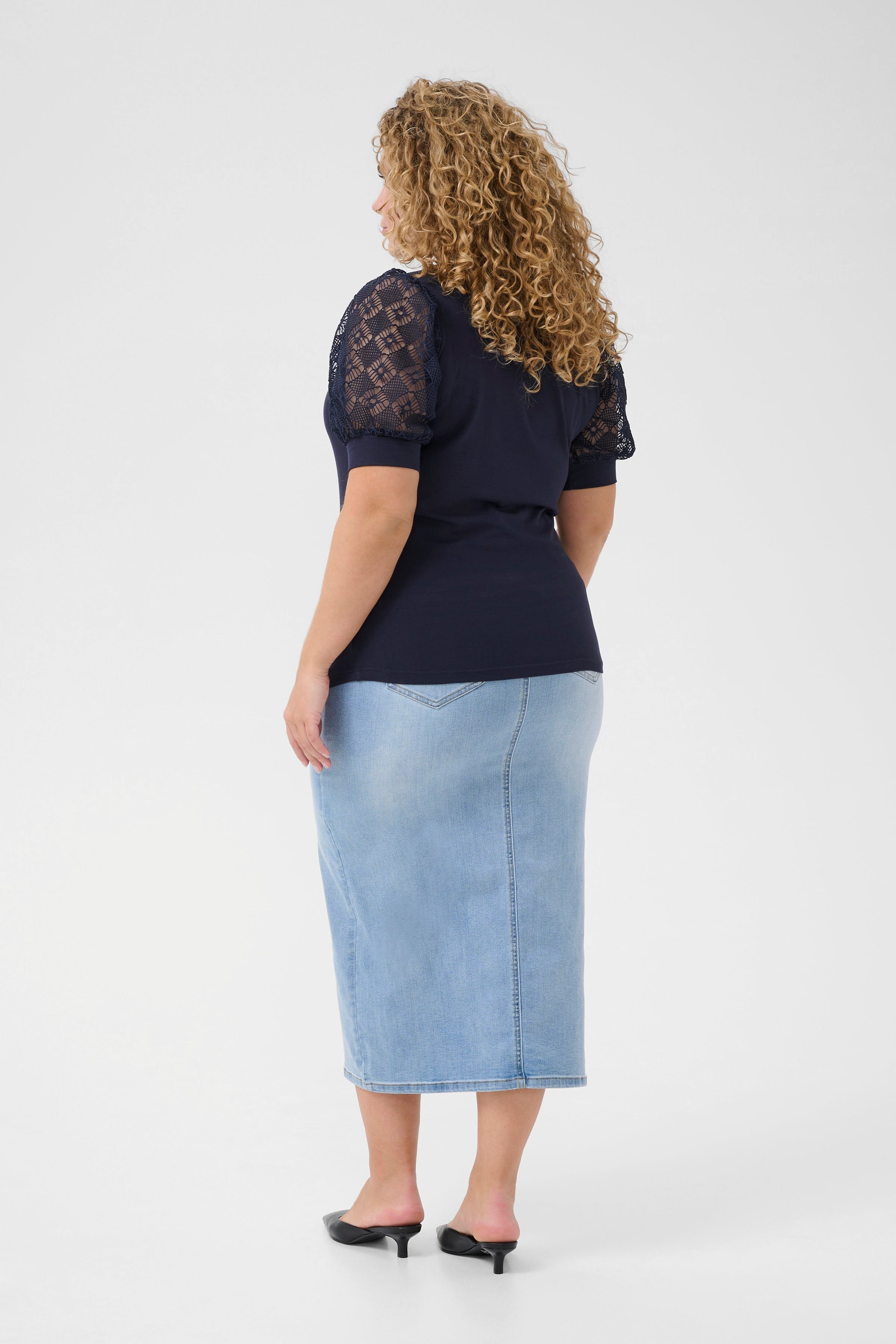 KCtana T-shirt LOOKBOOK BACK 10582289-194020