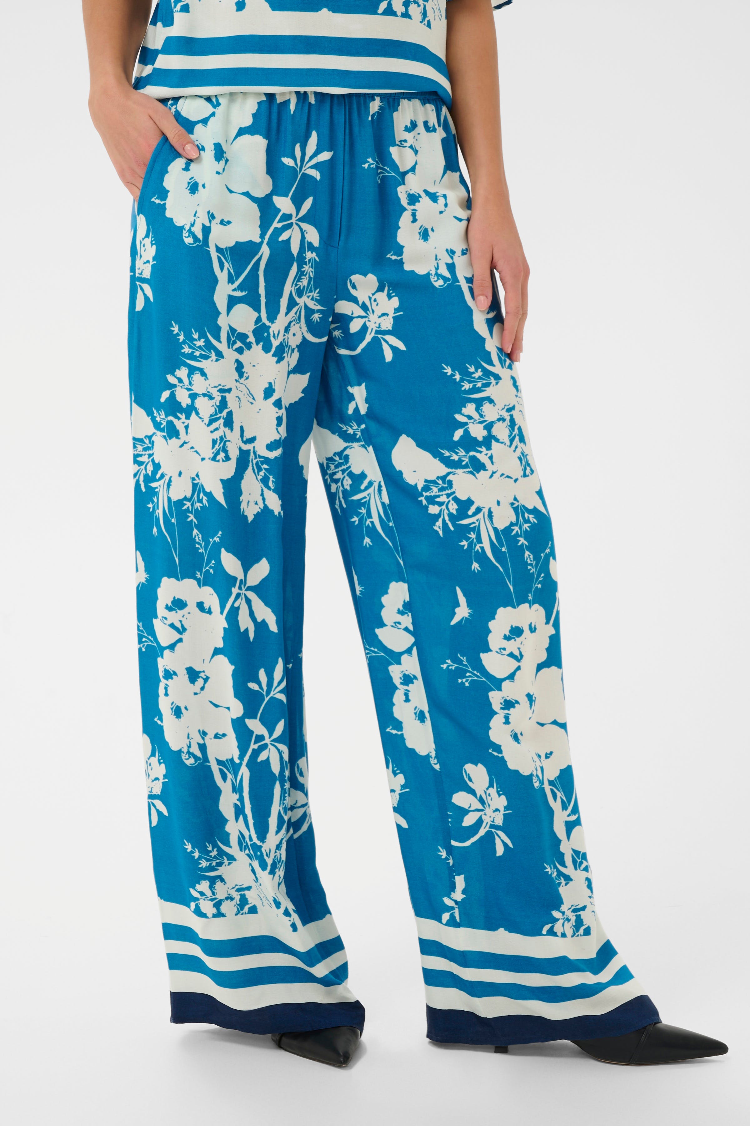 RashedaSZ Trousers LOOKBOOK FRONT 30515066-304890