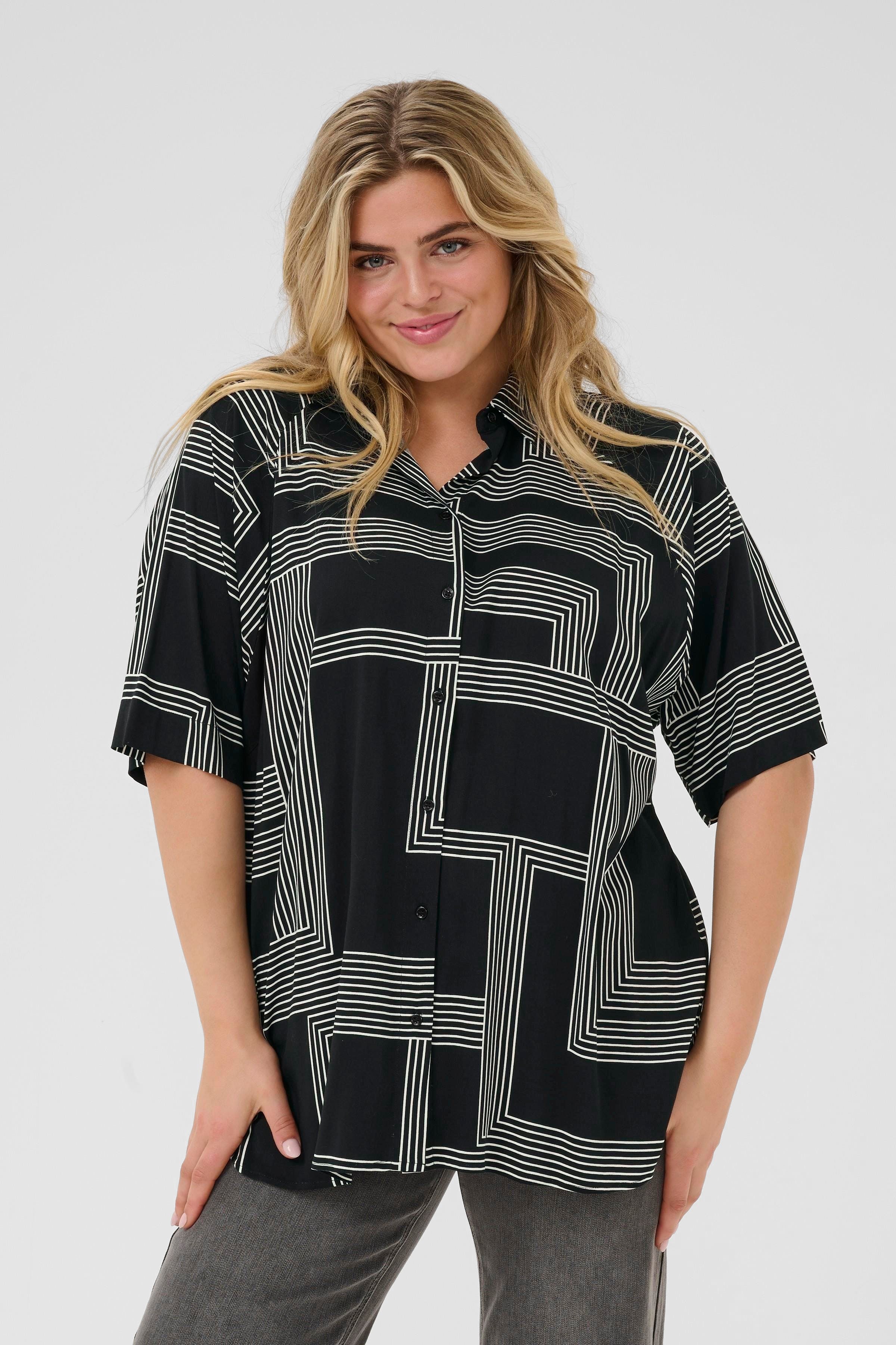 KCdonna Shirt LOOKBOOK FRONT 10583423-107704