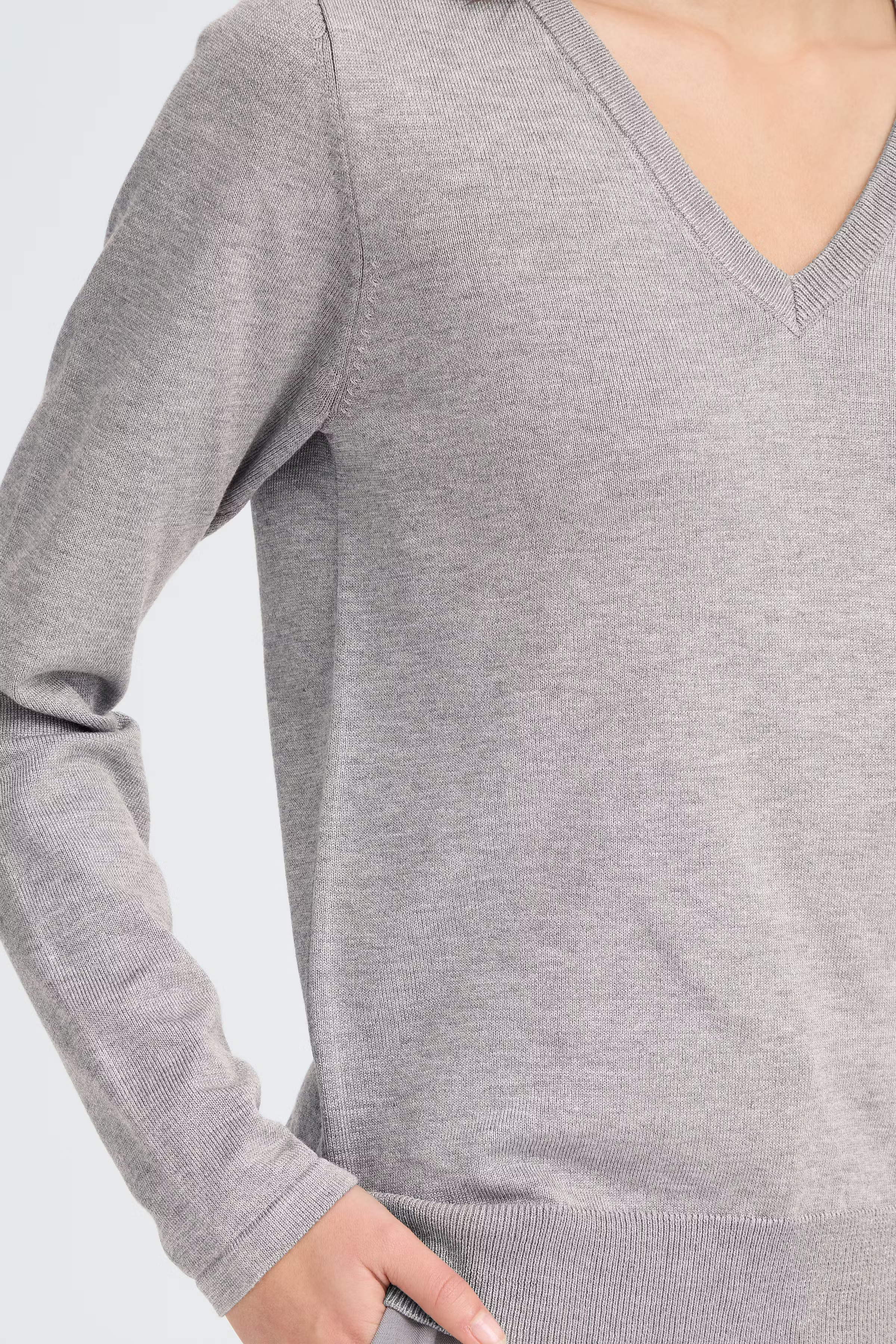 IHLULS V-Neck Pullover LOOKBOOK DETAIL 20125815-200317