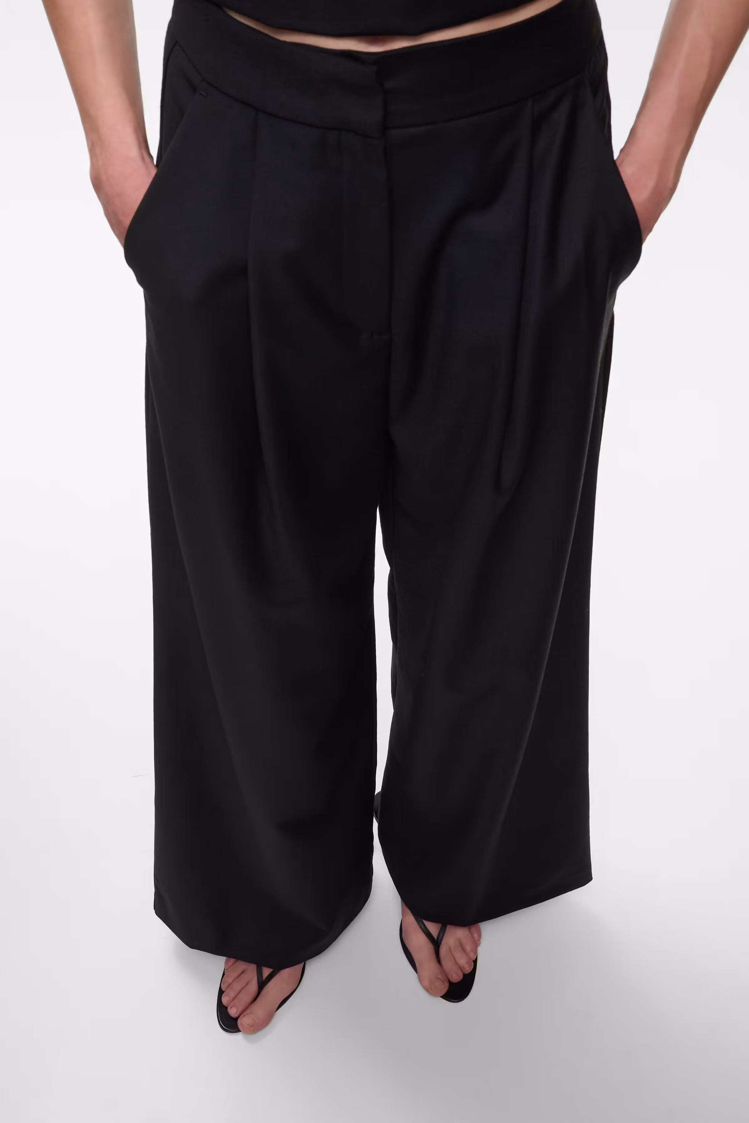 IOPriscilla Trousers LOOKBOOK DETAIL 30600060-BK999