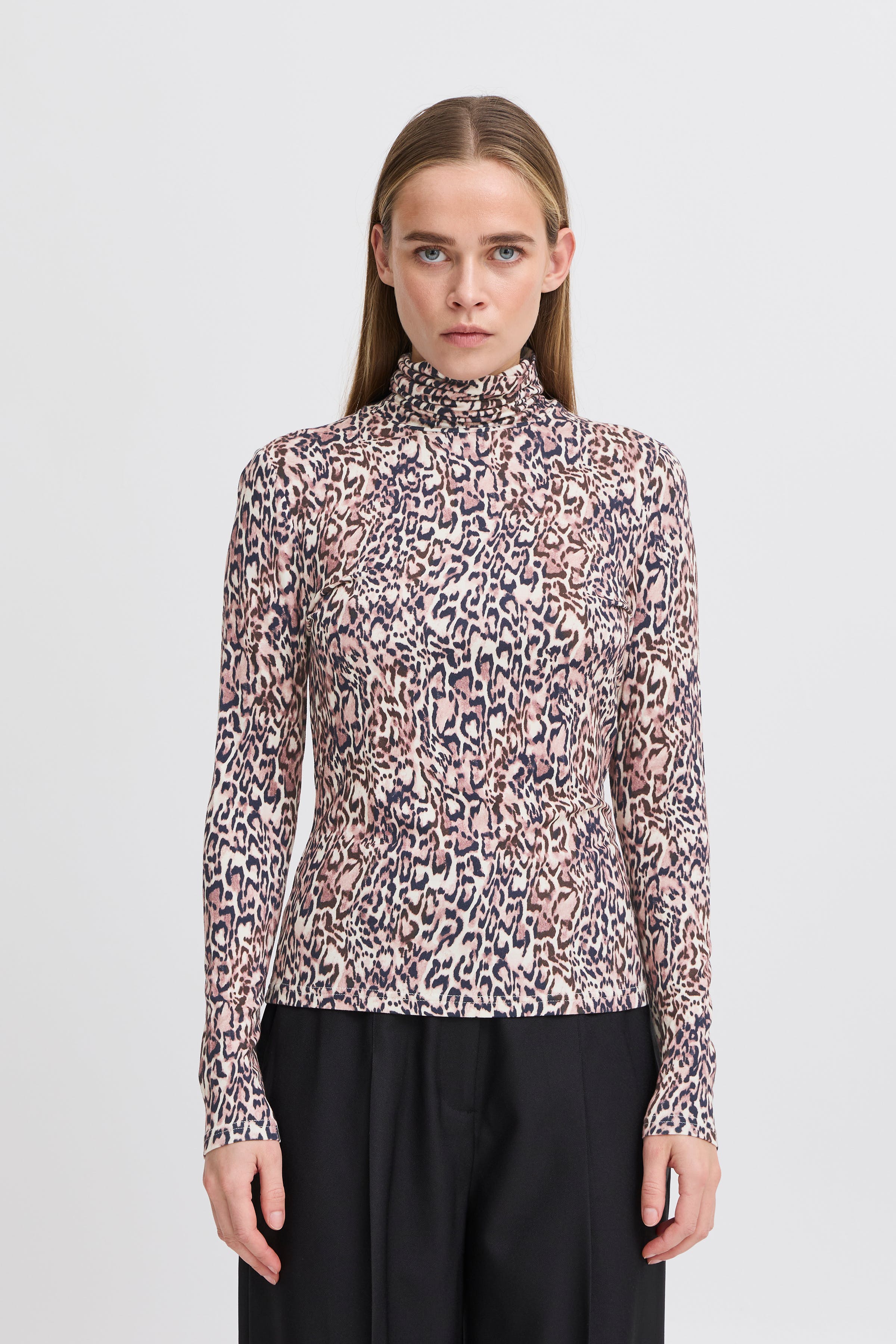 IHNAVA Long sleeved T-shirt LOOKBOOK FRONT 20122589-203979