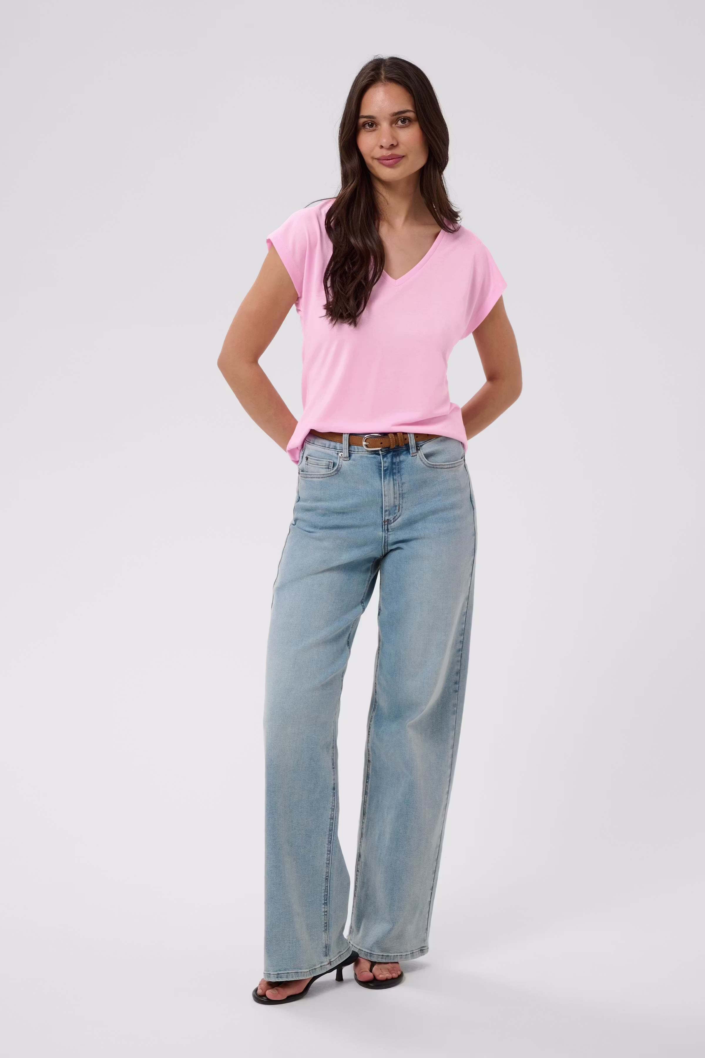 KAlise T-shirt LOOKBOOK FRONT 10504040-132805