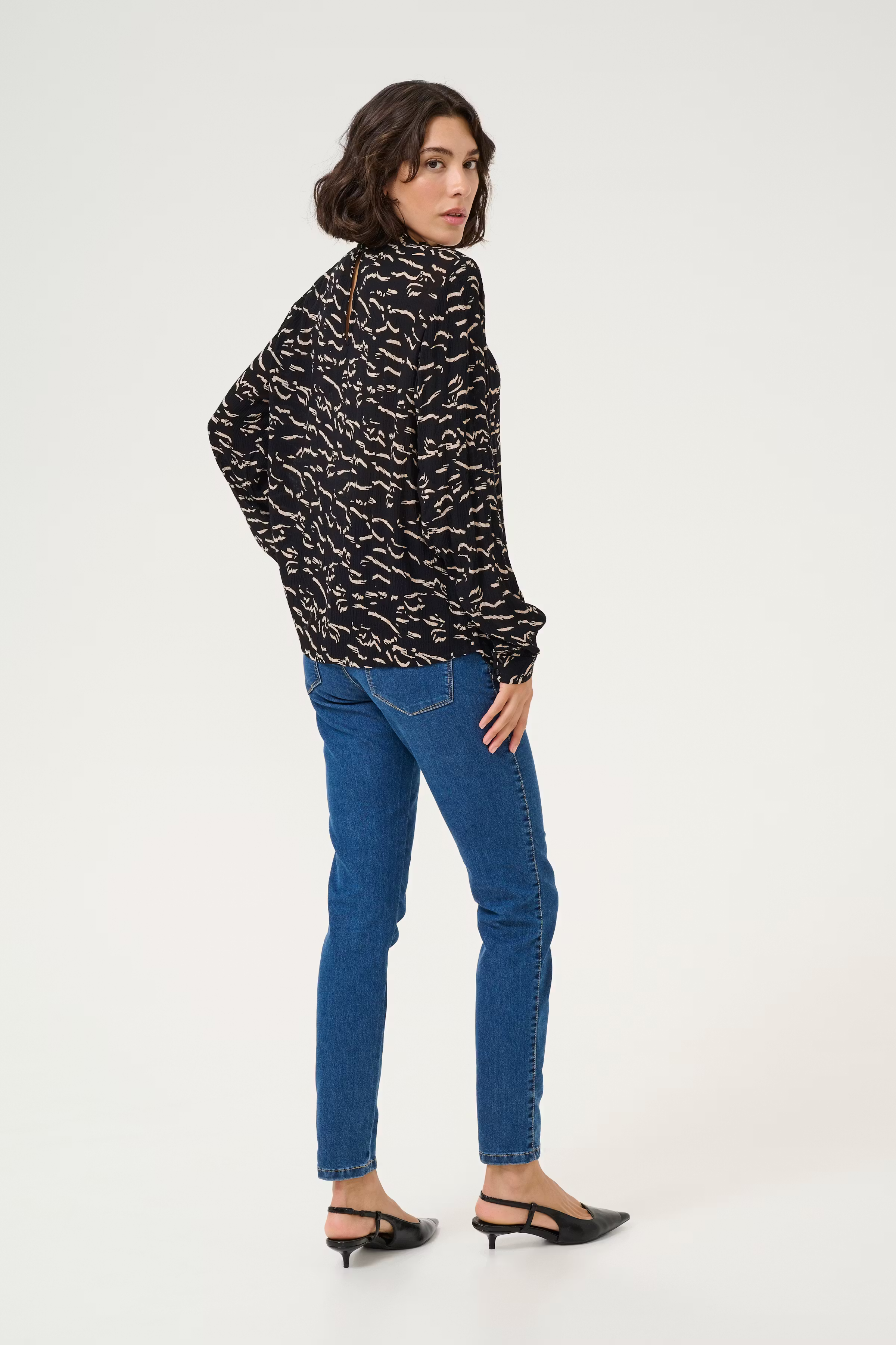 KAluna Blouse LOOKBOOK BACK 10509756-107346