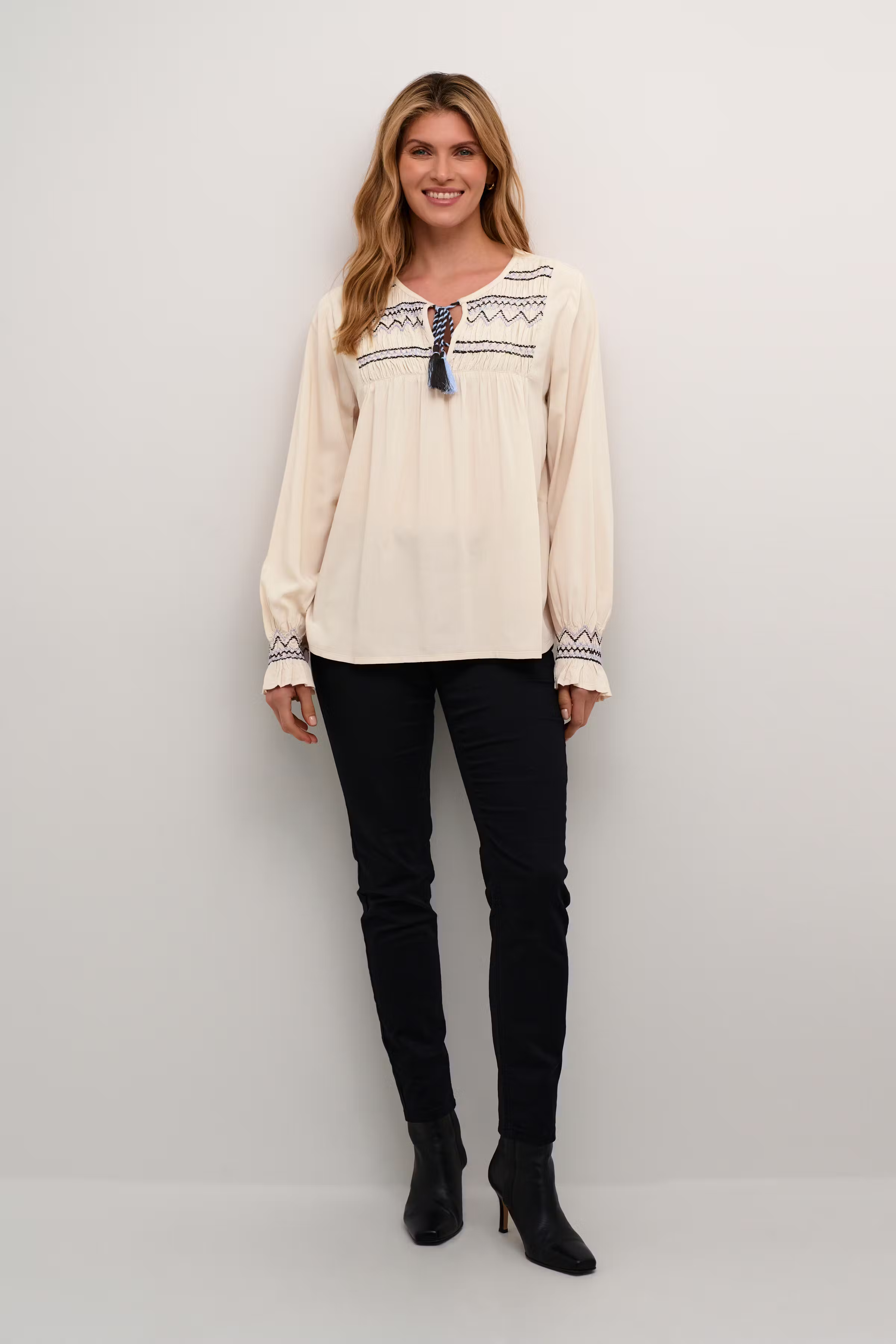 CRSmokia Blus LOOKBOOK FRONT 10613018-130404