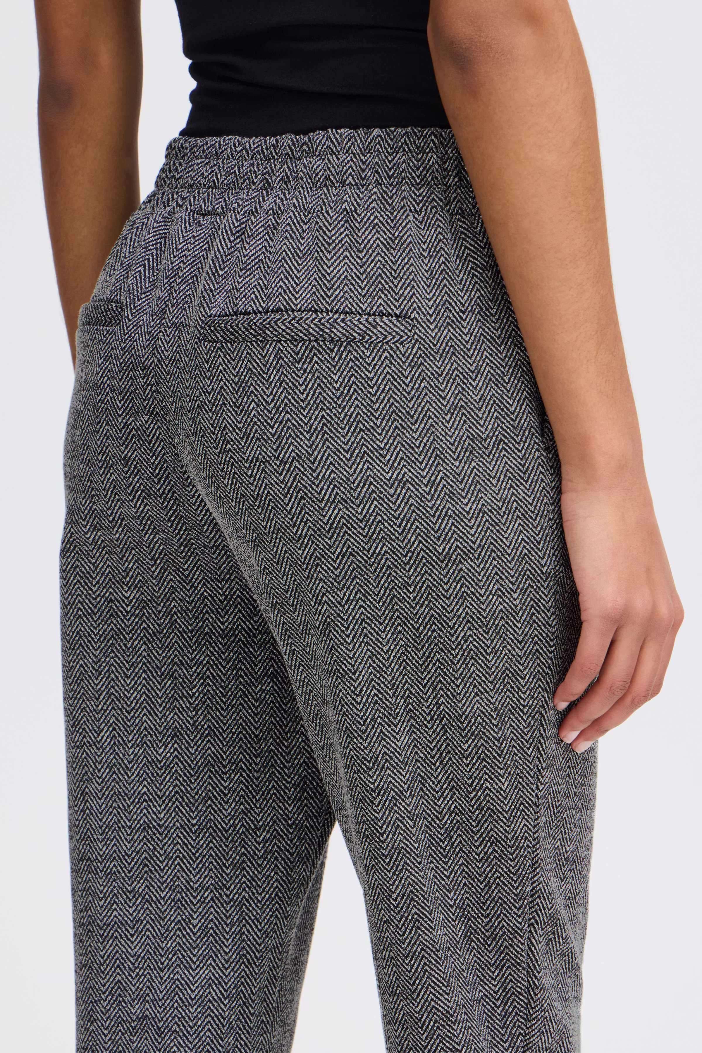 IHKATE JACQUARD Trousers LOOKBOOK DETAIL 20121601-203523