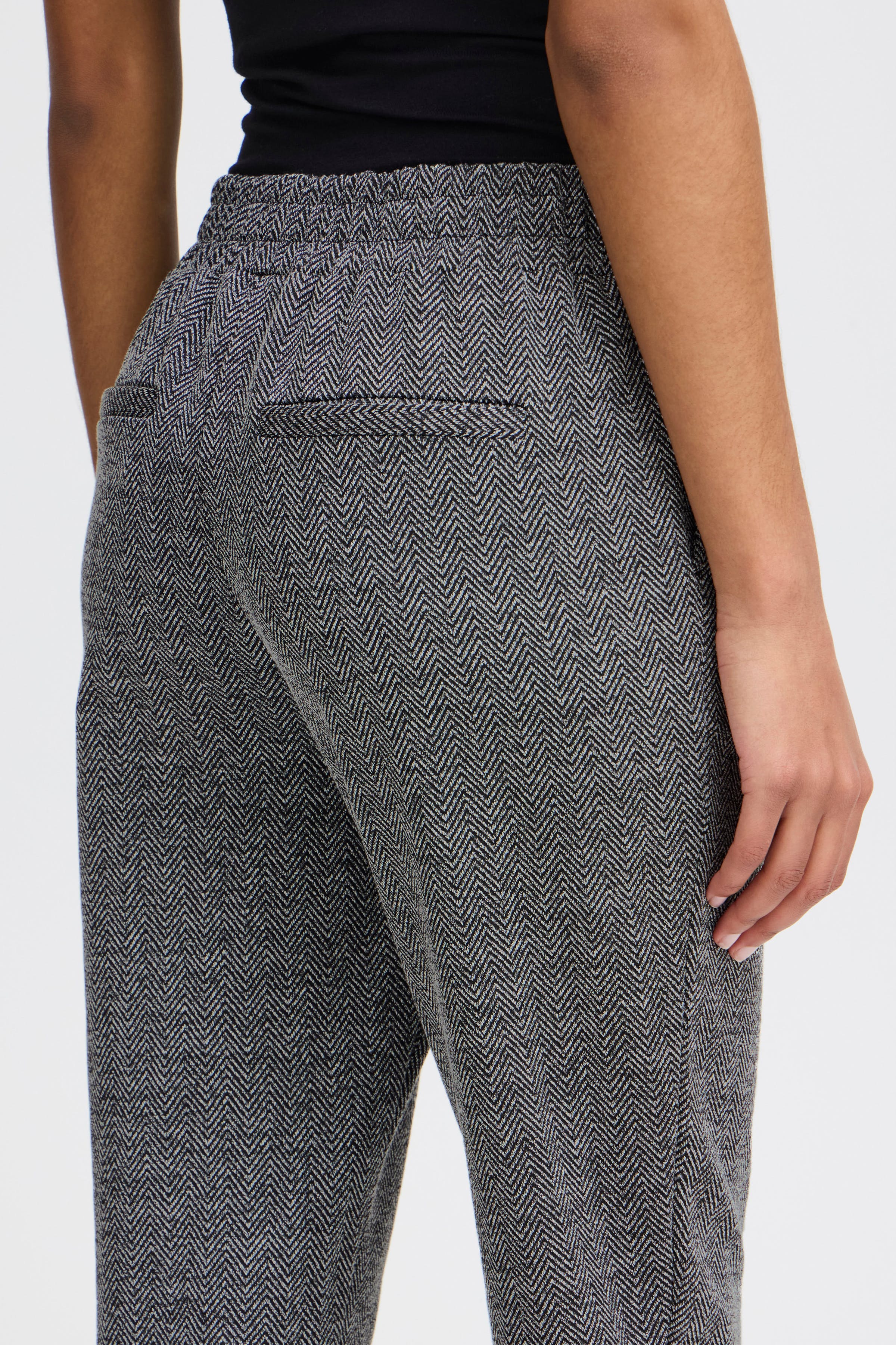 IHKATE JACQUARD Trousers LOOKBOOK DETAIL 20121601-203523