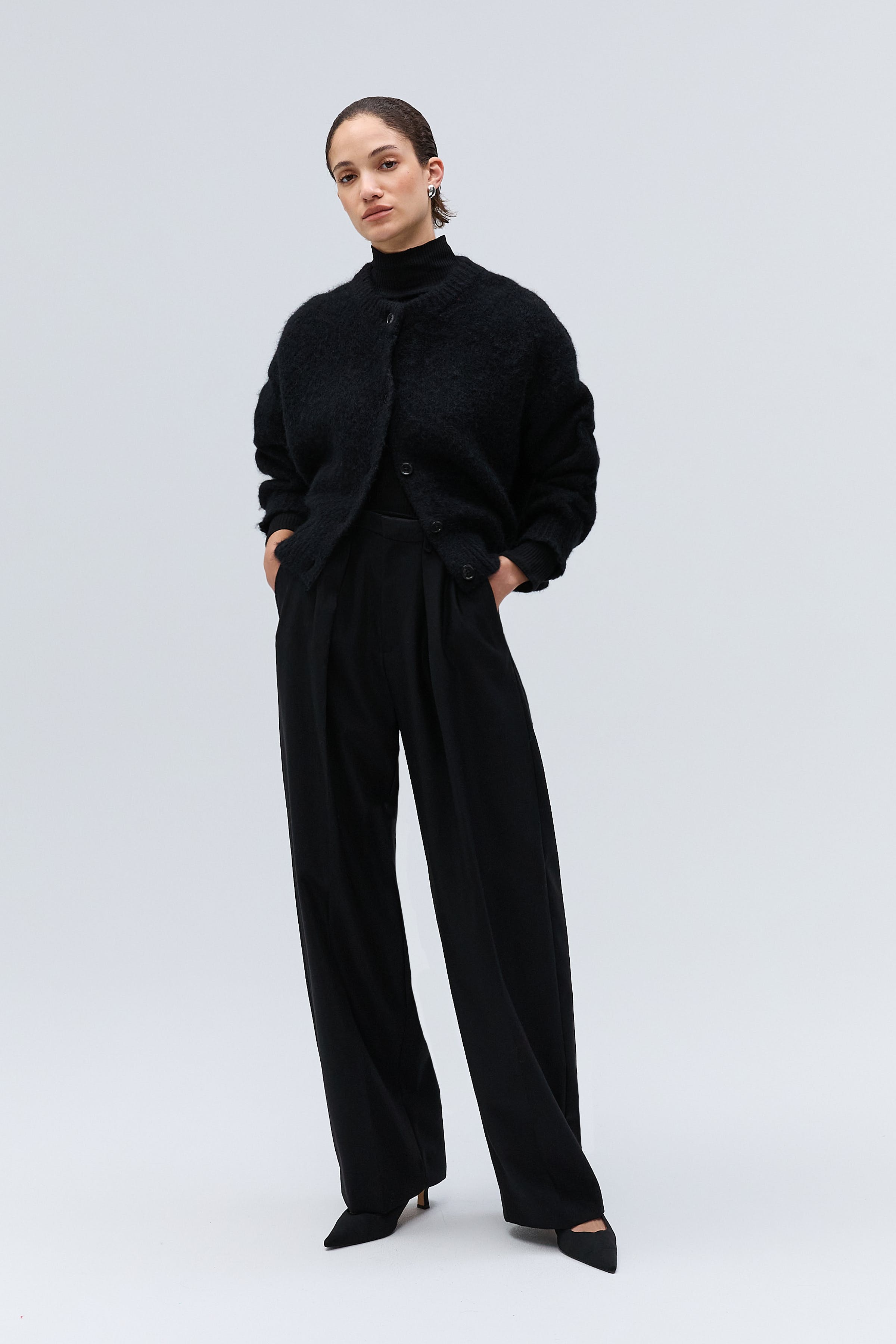 IOFerda Cardigan LOOKBOOK FRONT 30600720-BK999