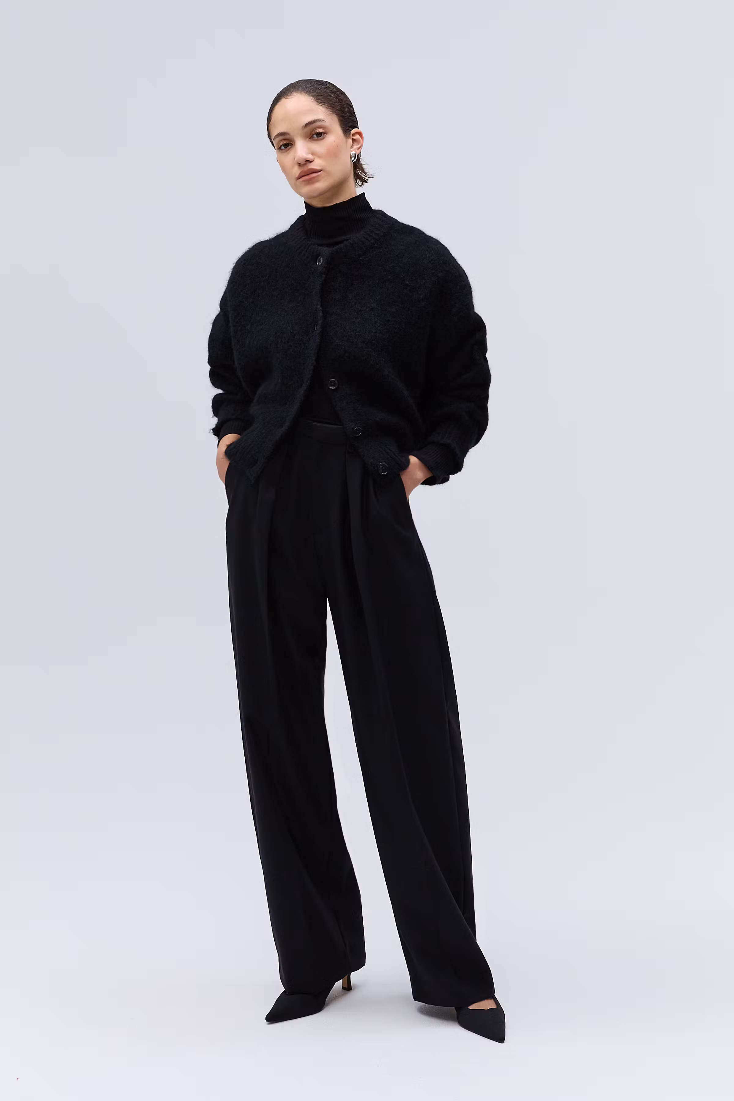IOFerda Cardigan LOOKBOOK FRONT 30600720-BK999