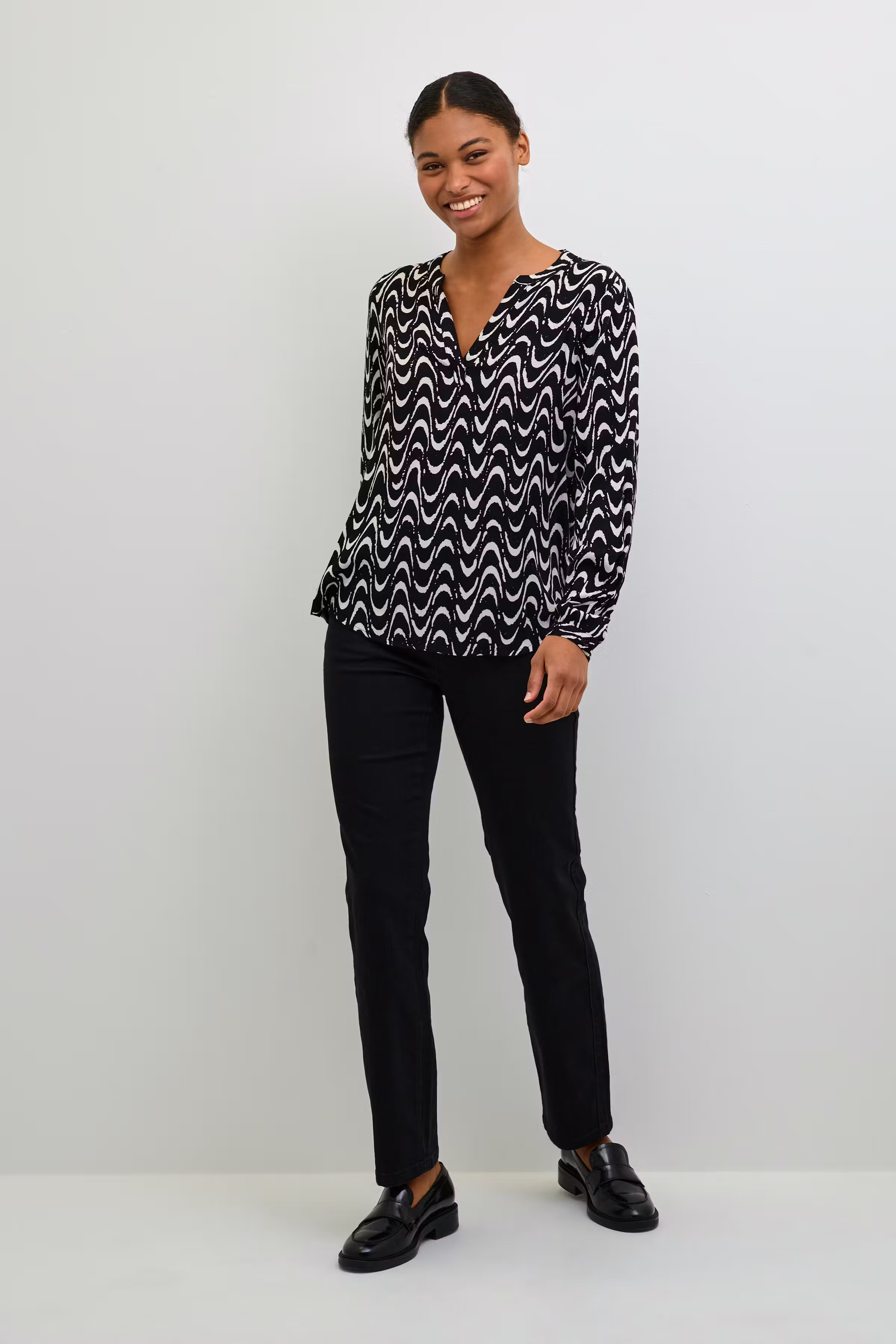 KAmira Blouse LOOKBOOK FRONT 10508287-105320