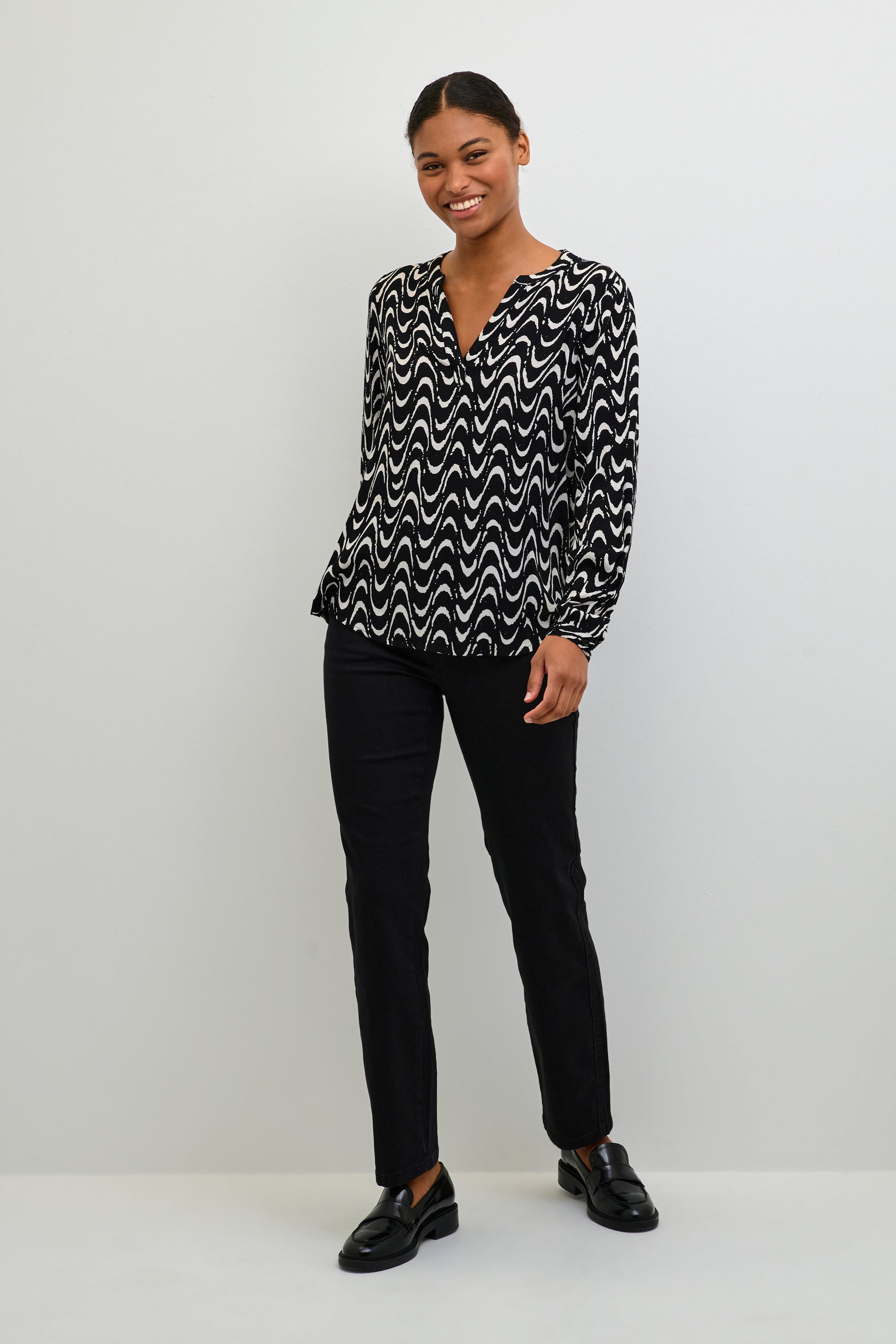 KAmira Blouse LOOKBOOK FRONT 10508287-105320