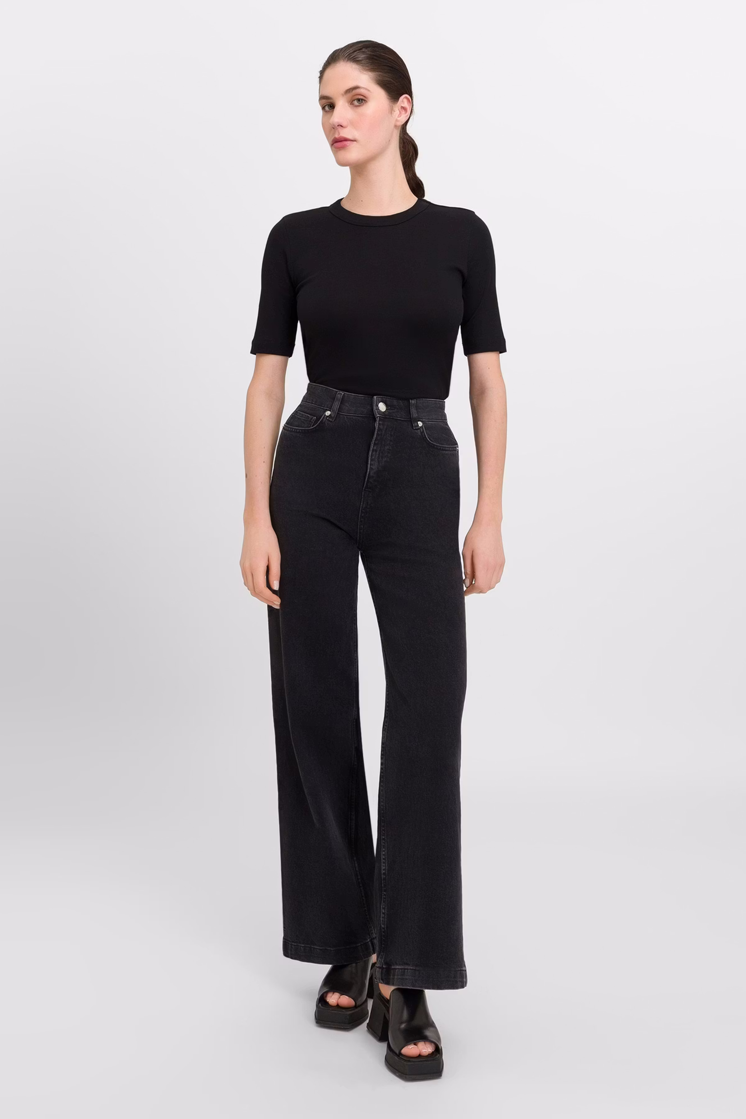 KRISTIN Top LOOKBOOK FRONT 30600546-BK999