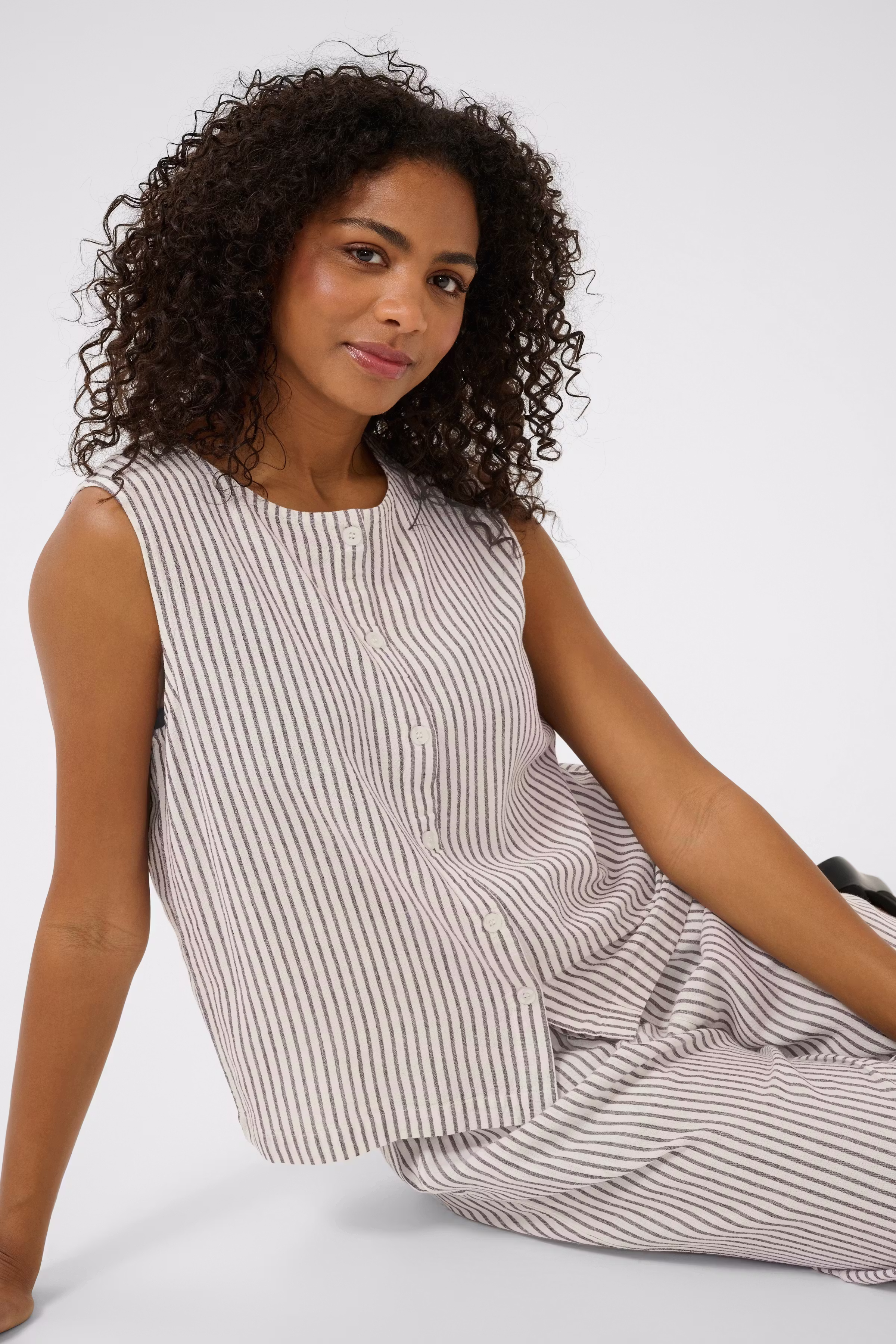 KAmilia Linen Blouse LOOKBOOK DETAIL 10510158-107749