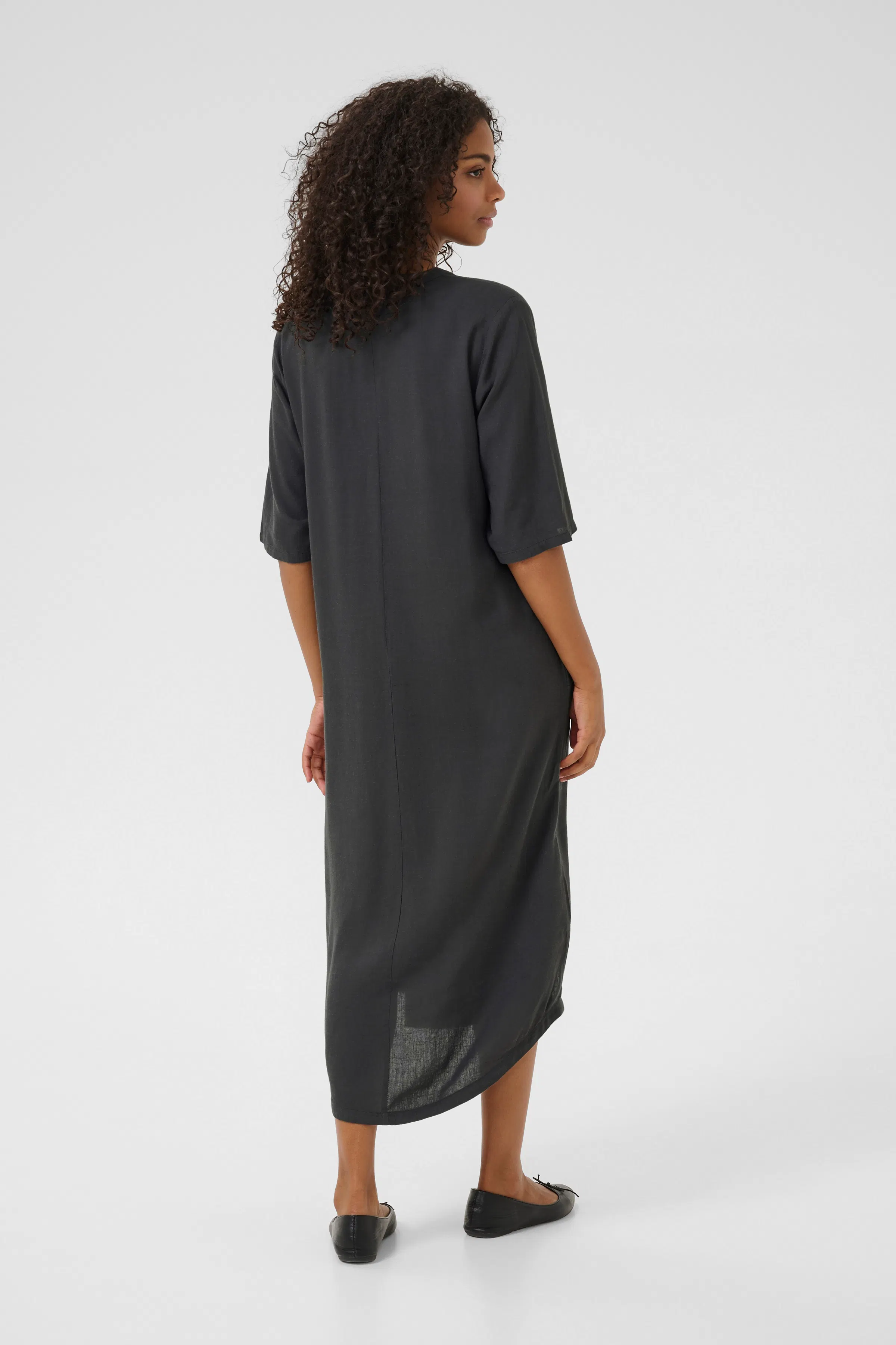KAmilia Lin kjole LOOKBOOK BACK 10508312-190205