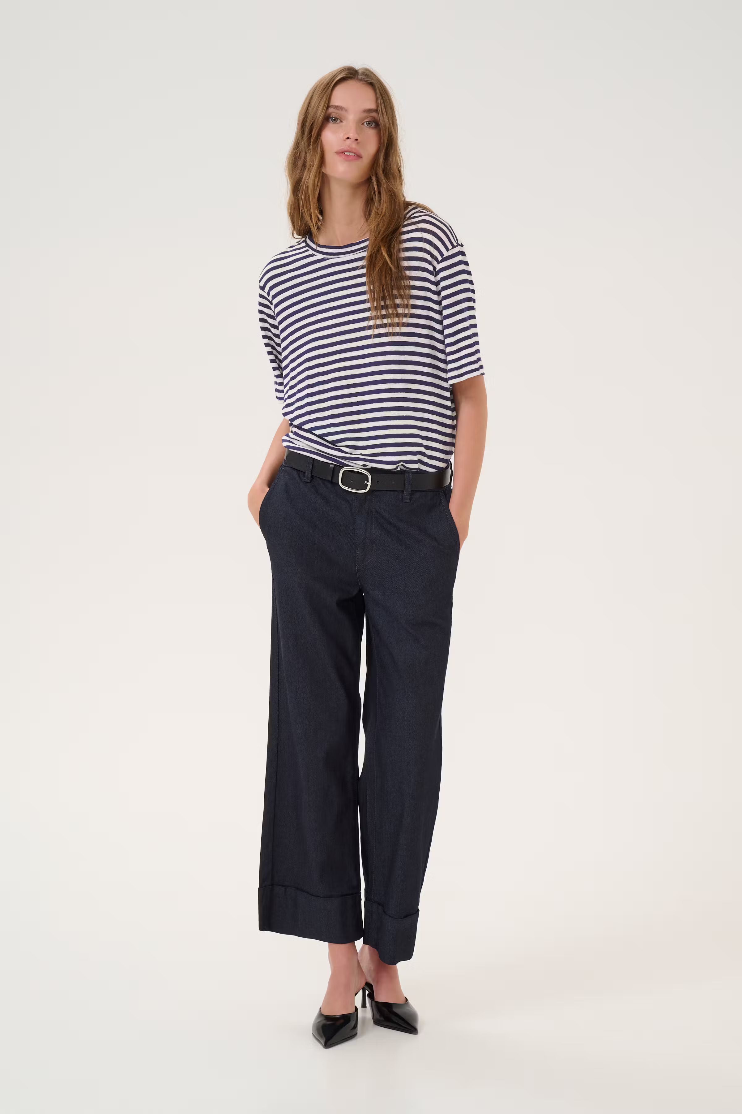 LisaMW Linnen T-shirt LOOKBOOK FRONT 10704599-107481