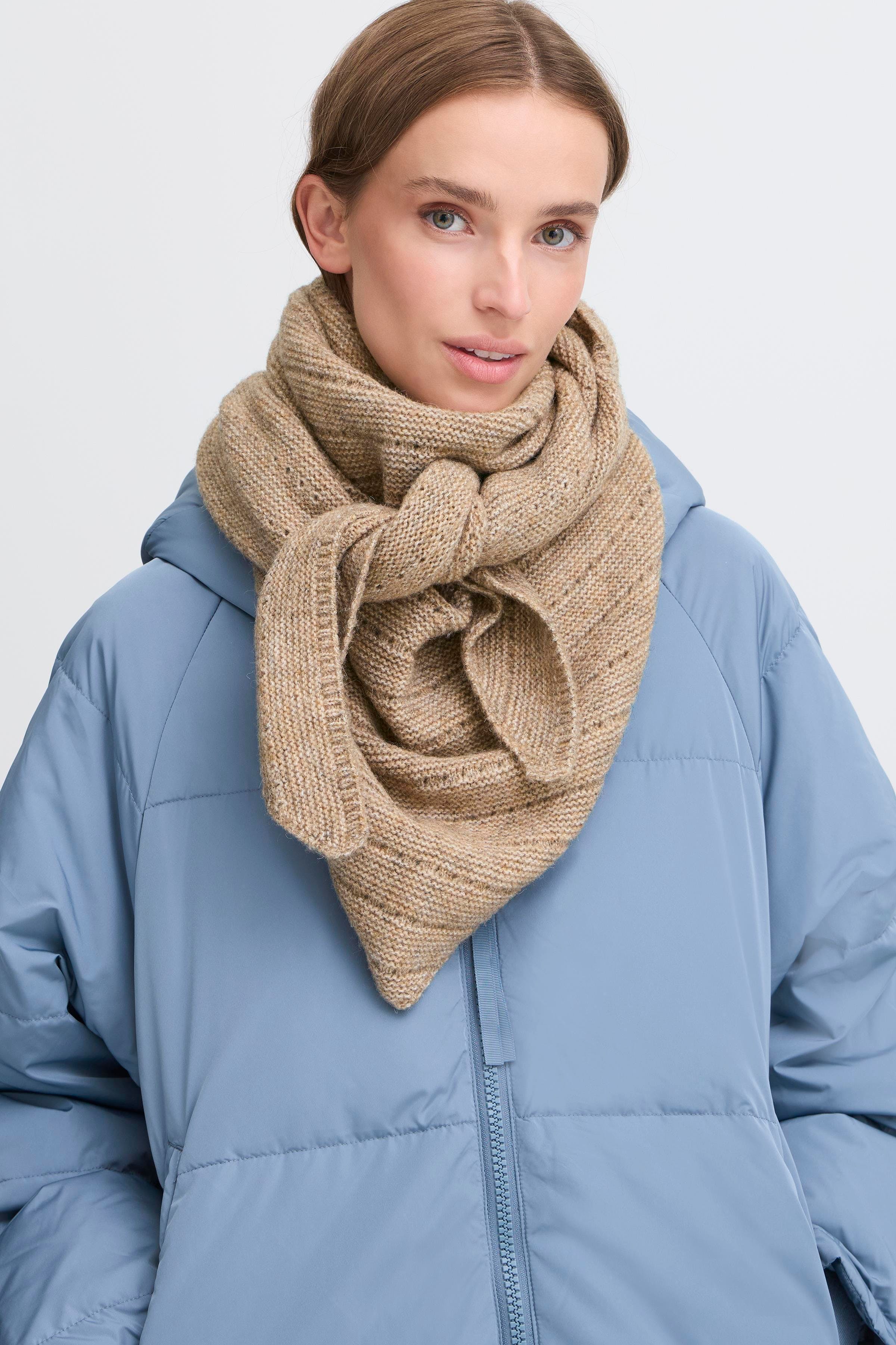 IALEANDRA Skjerf LOOKBOOK FRONT 20124426-1710381