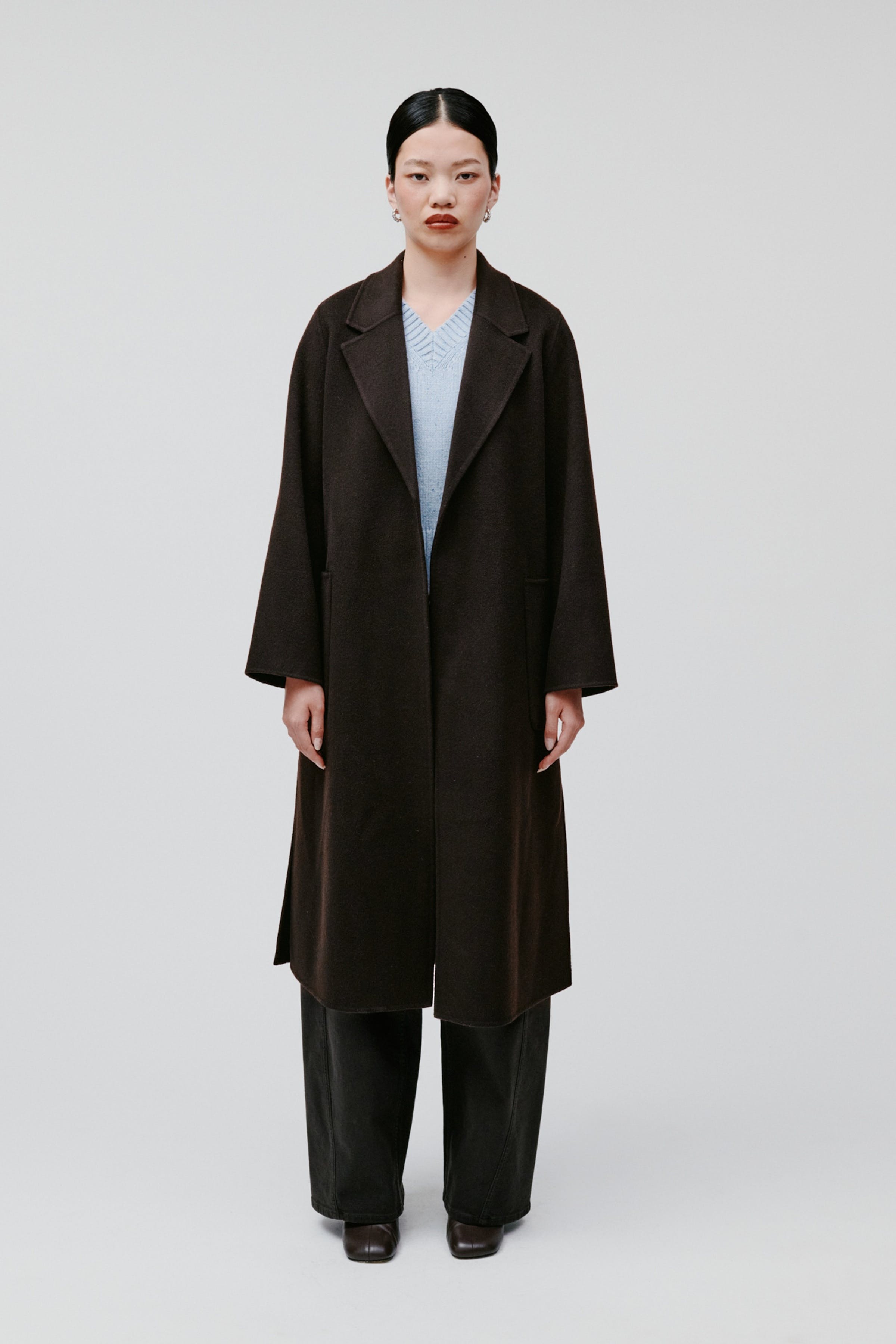 CELIA Mantel LOOKBOOK FRONT 30600561-BR291