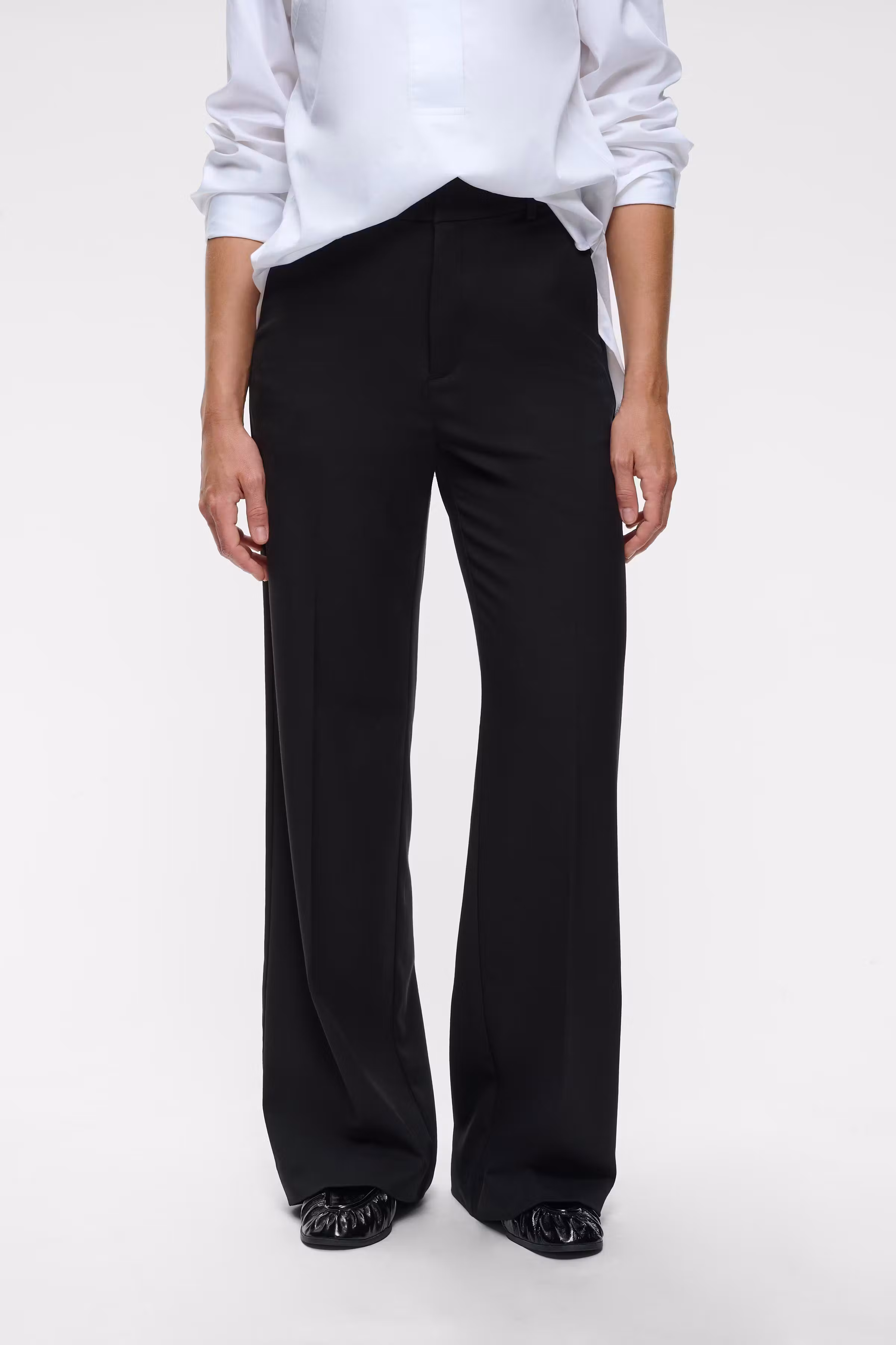 YuktaIW Trousers LOOKBOOK FRONT 30111129-194008