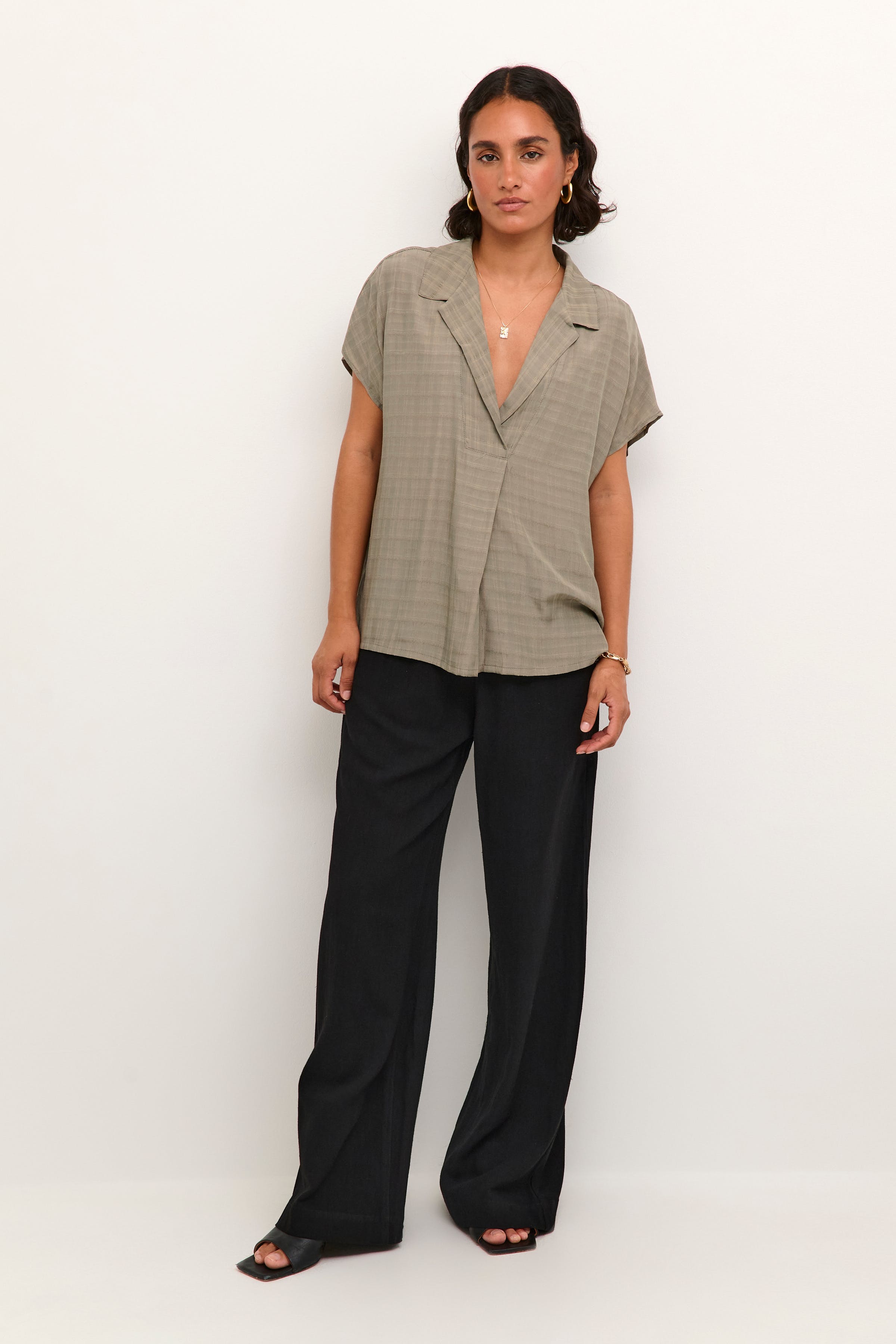 KAjuliane Blus LOOKBOOK FRONT 10508638-170613