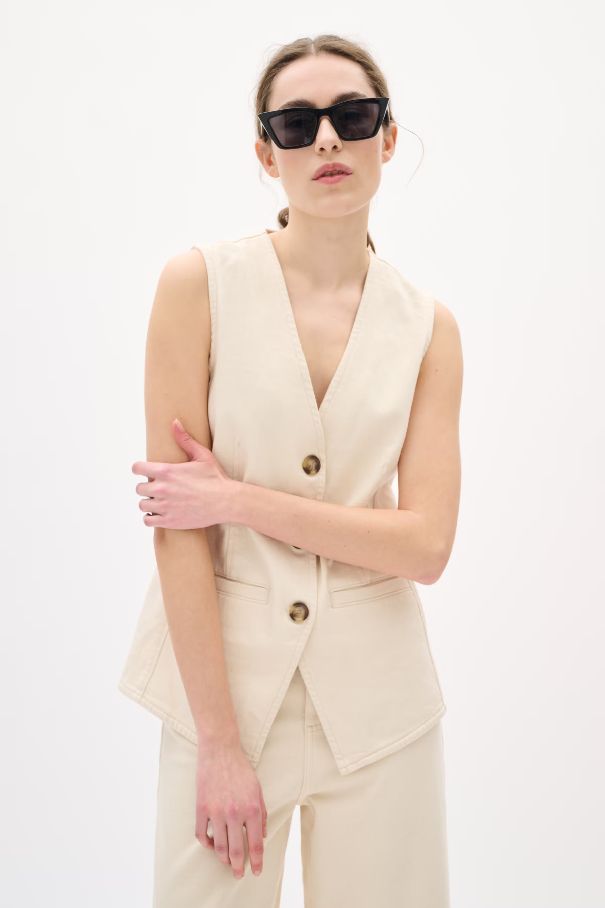 BaccaIW Denim Waistcoat LOOKBOOK FRONT 30110529-300597