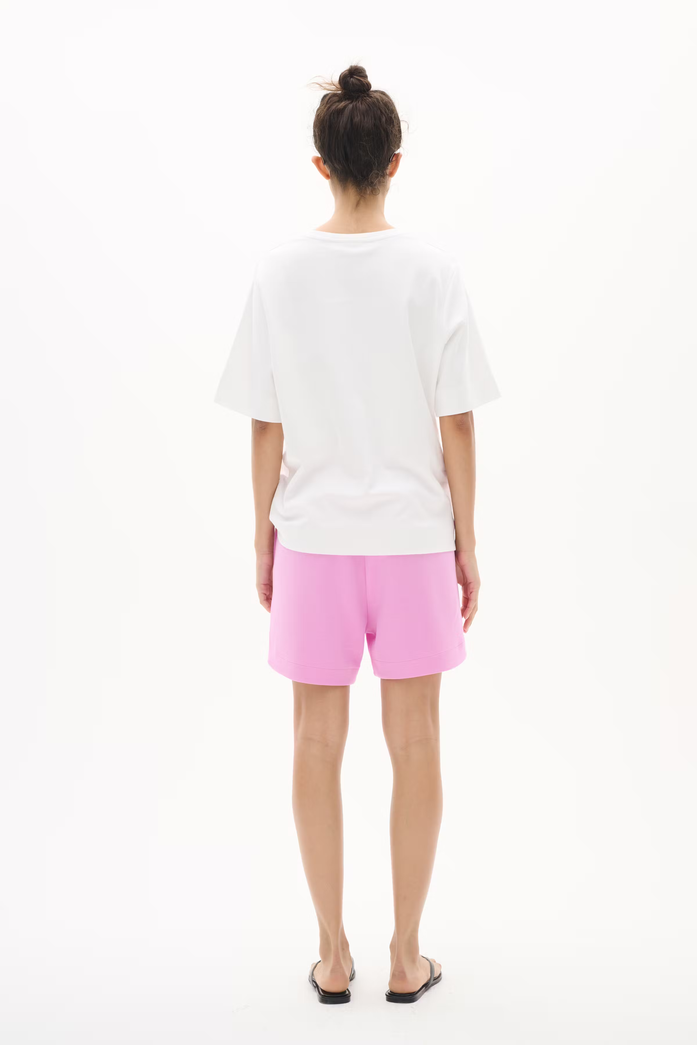 HenniehIW Shorts LOOKBOOK BACK 30110370-163118