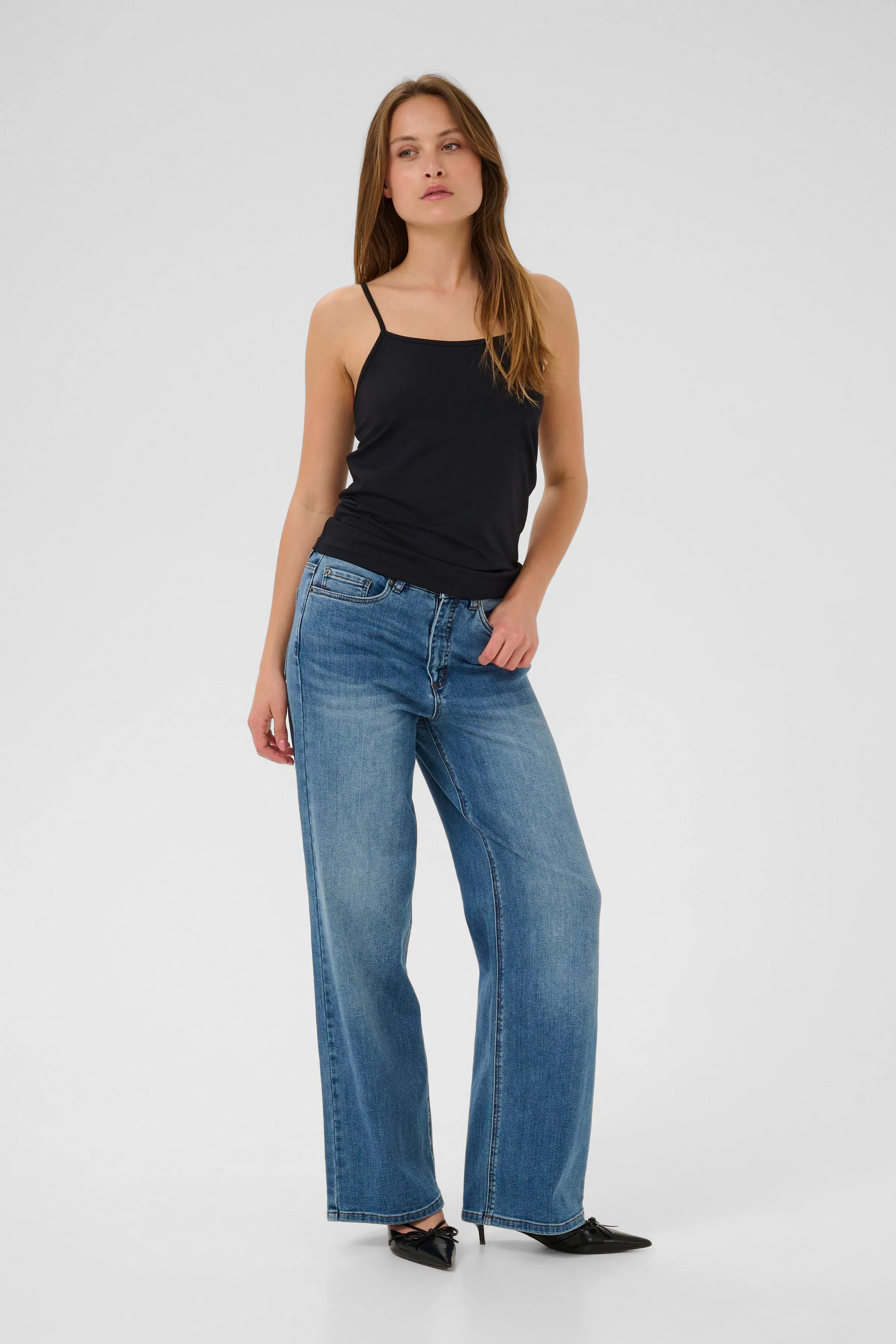 KAarina Top LOOKBOOK FRONT 10510735-100121