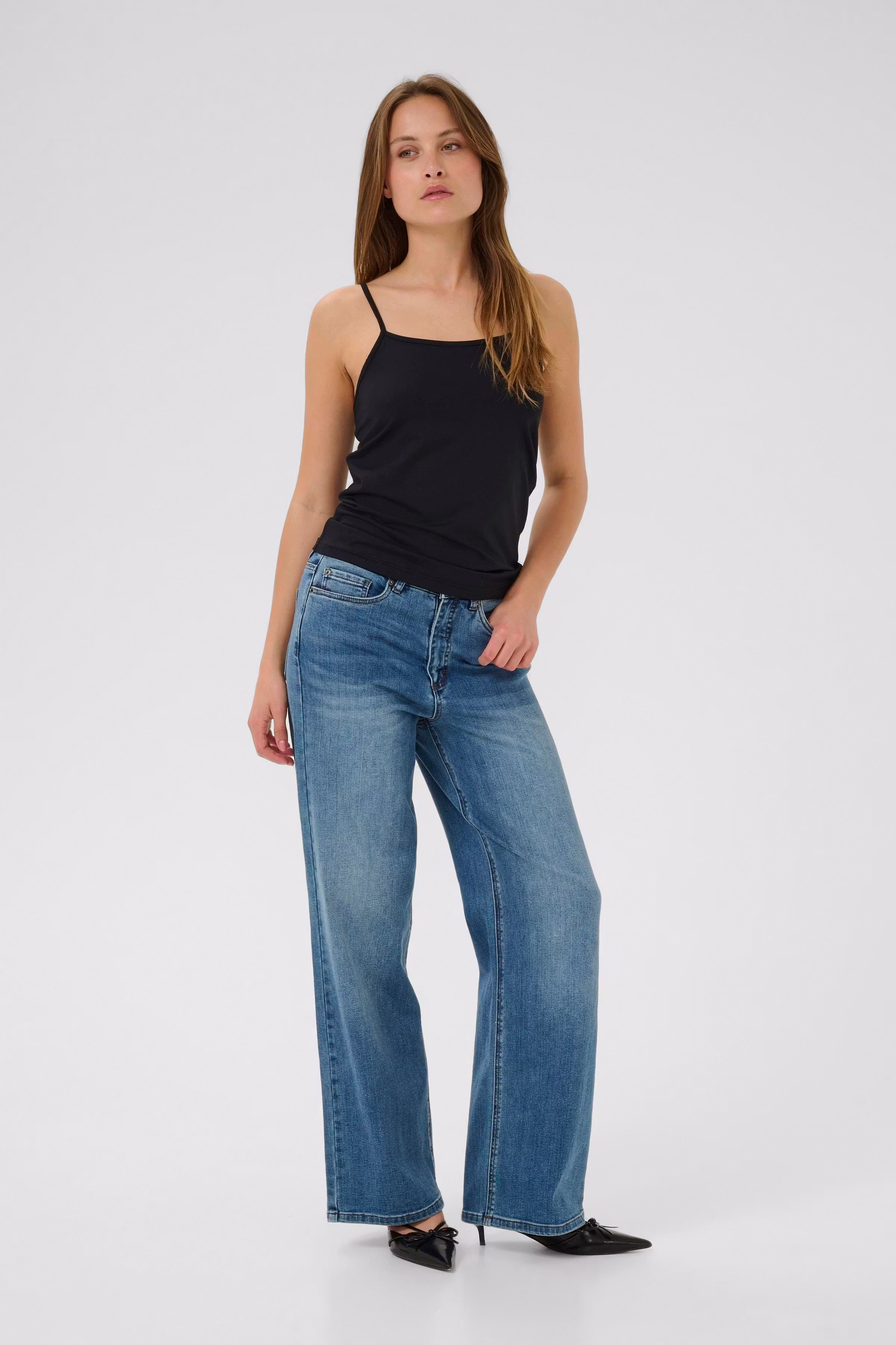 KAarina Top LOOKBOOK FRONT 10510735-100121