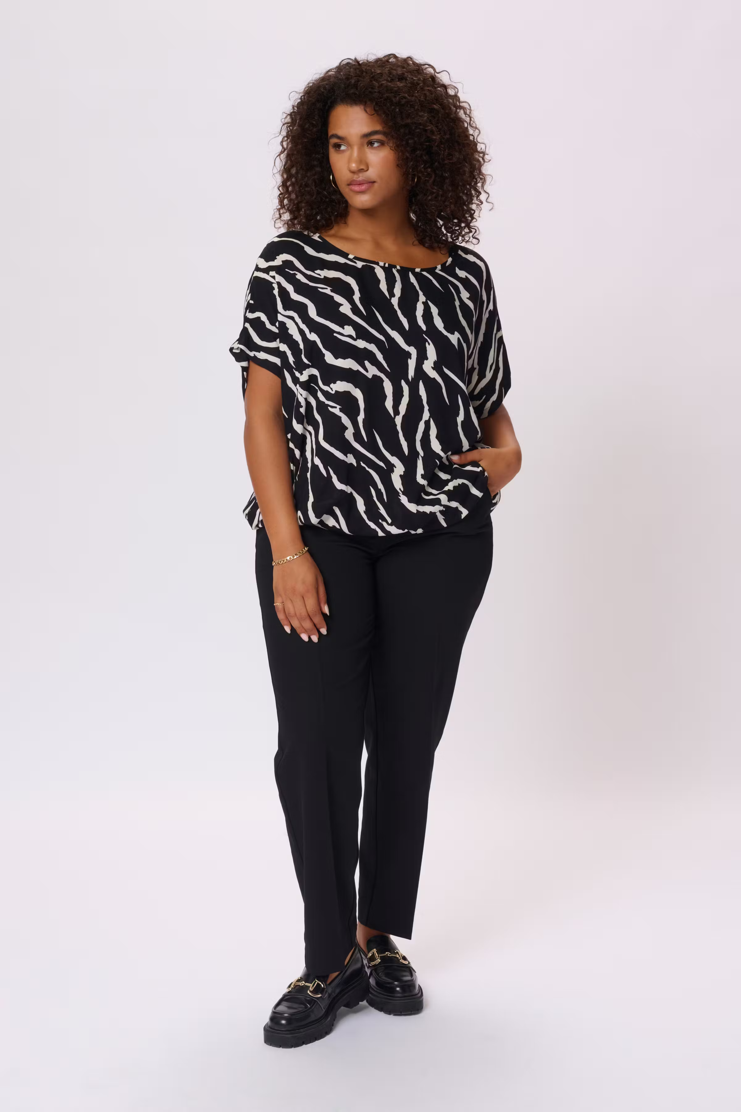 KCsonna Blouse LOOKBOOK FRONT 10581446-103939