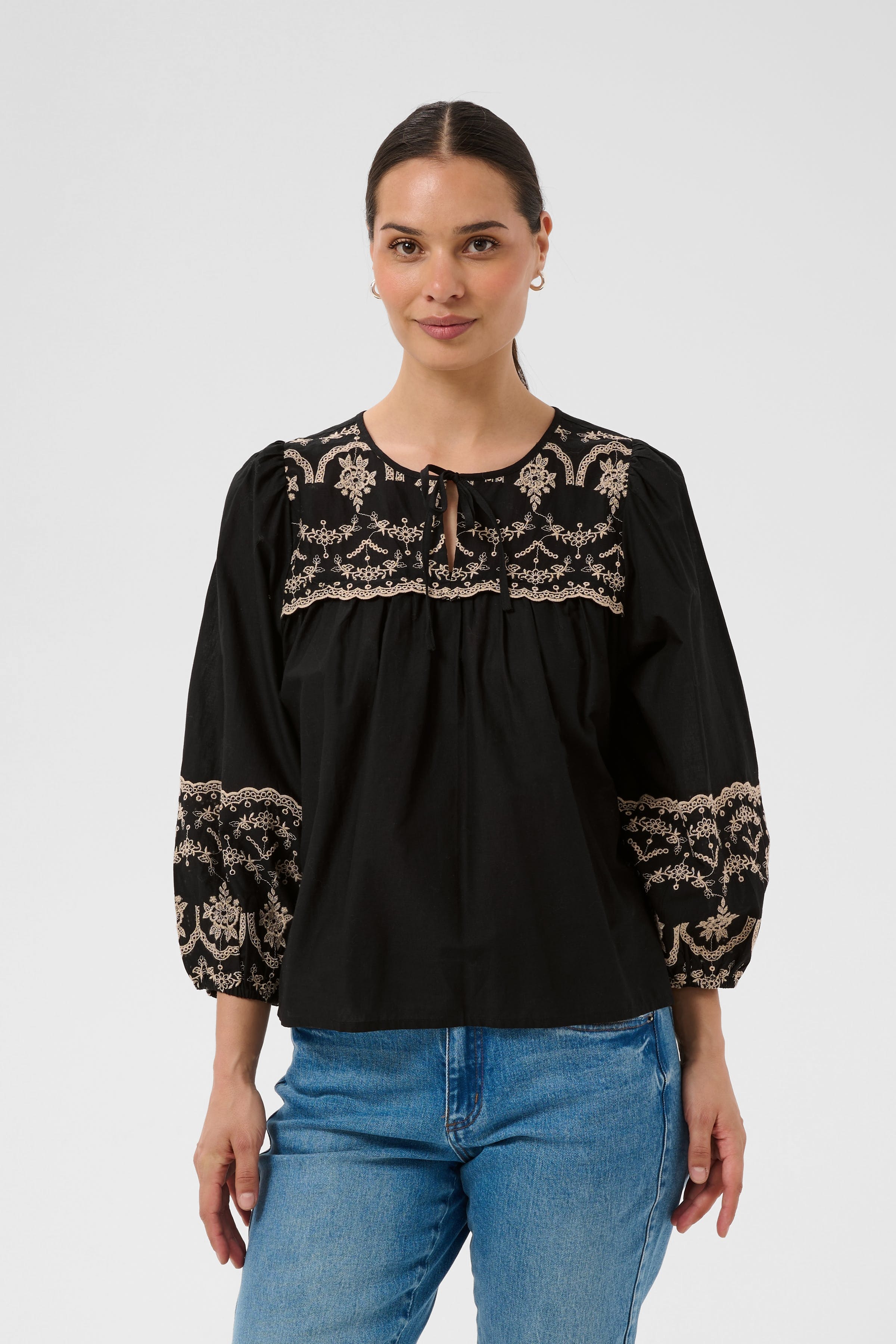 KAkis Blus LOOKBOOK FRONT 10511878-100121